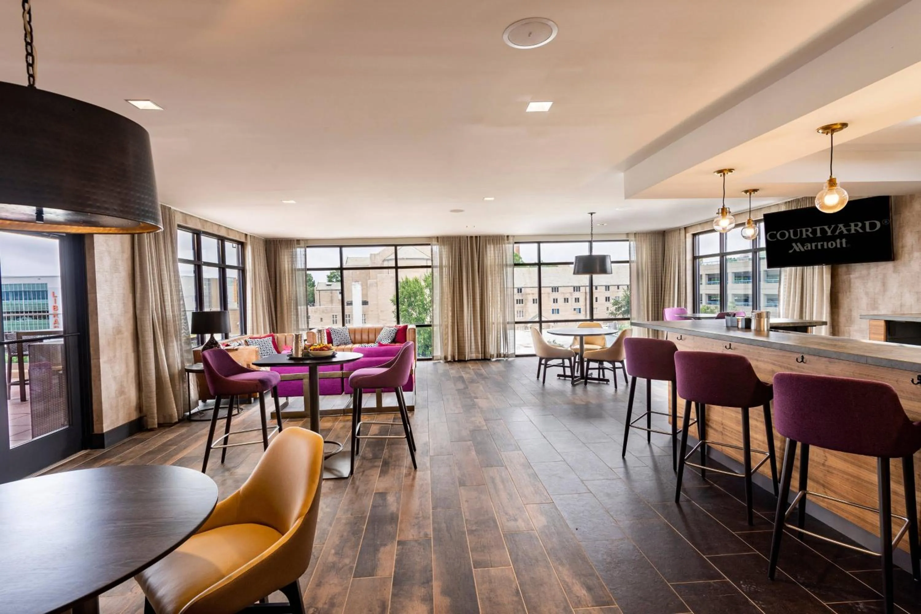 Lounge or bar in Courtyard Winston-Salem Downtown