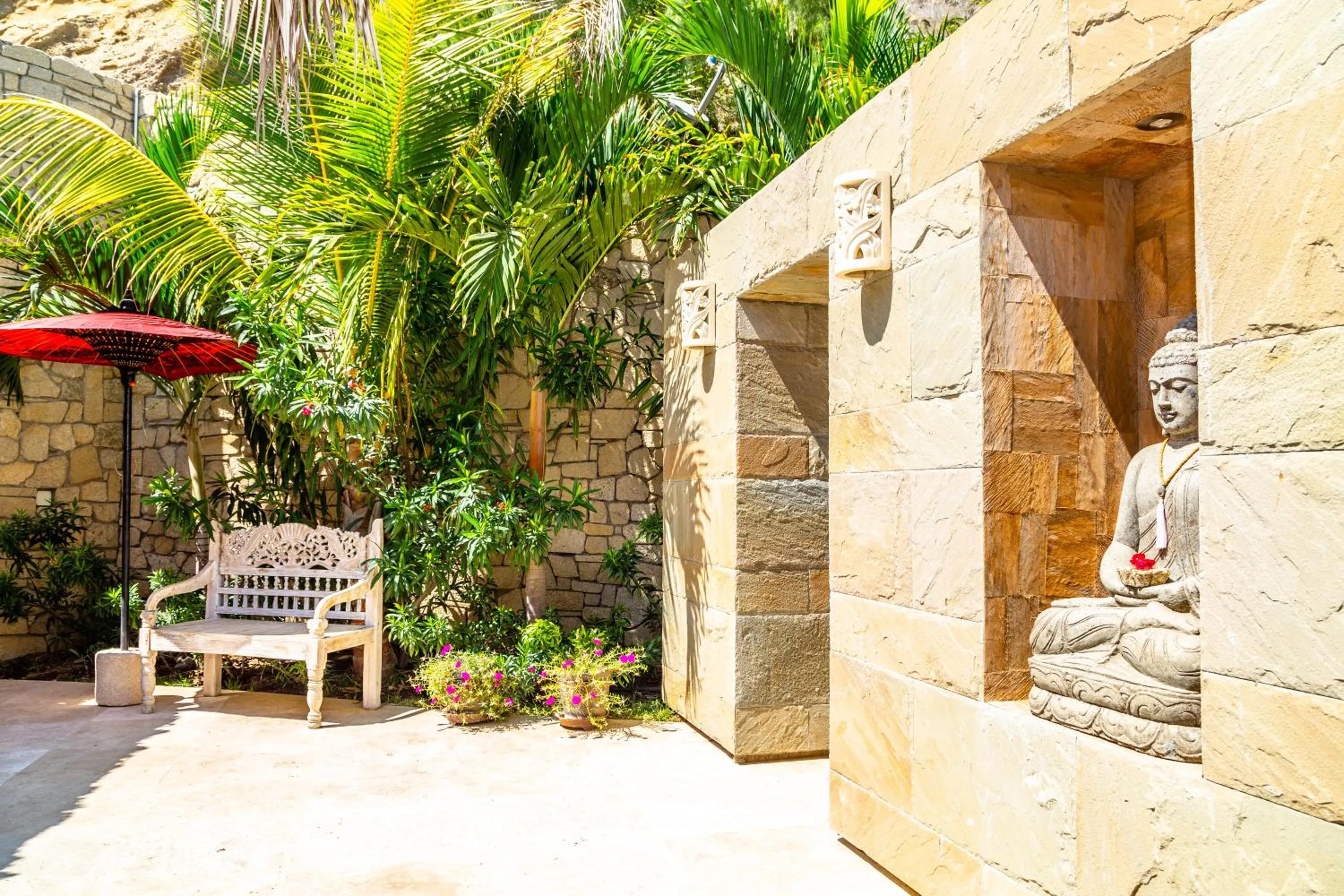 Facade/entrance in DCO Suites Lounge & Spa