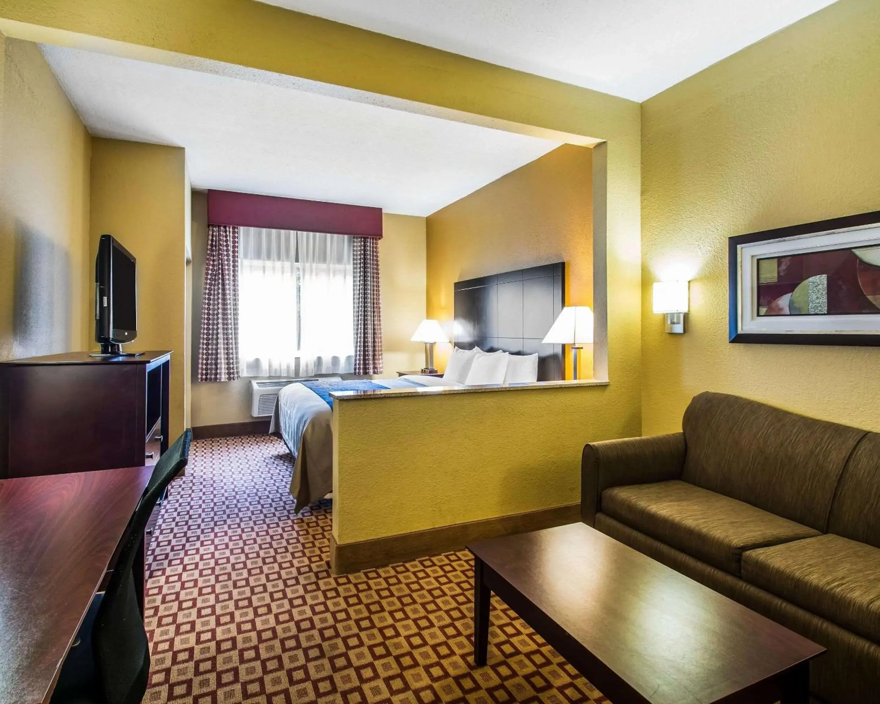 King Suite in Quality Inn Plant City - Lakeland King Suite in Quality Inn Plant City - Lakeland