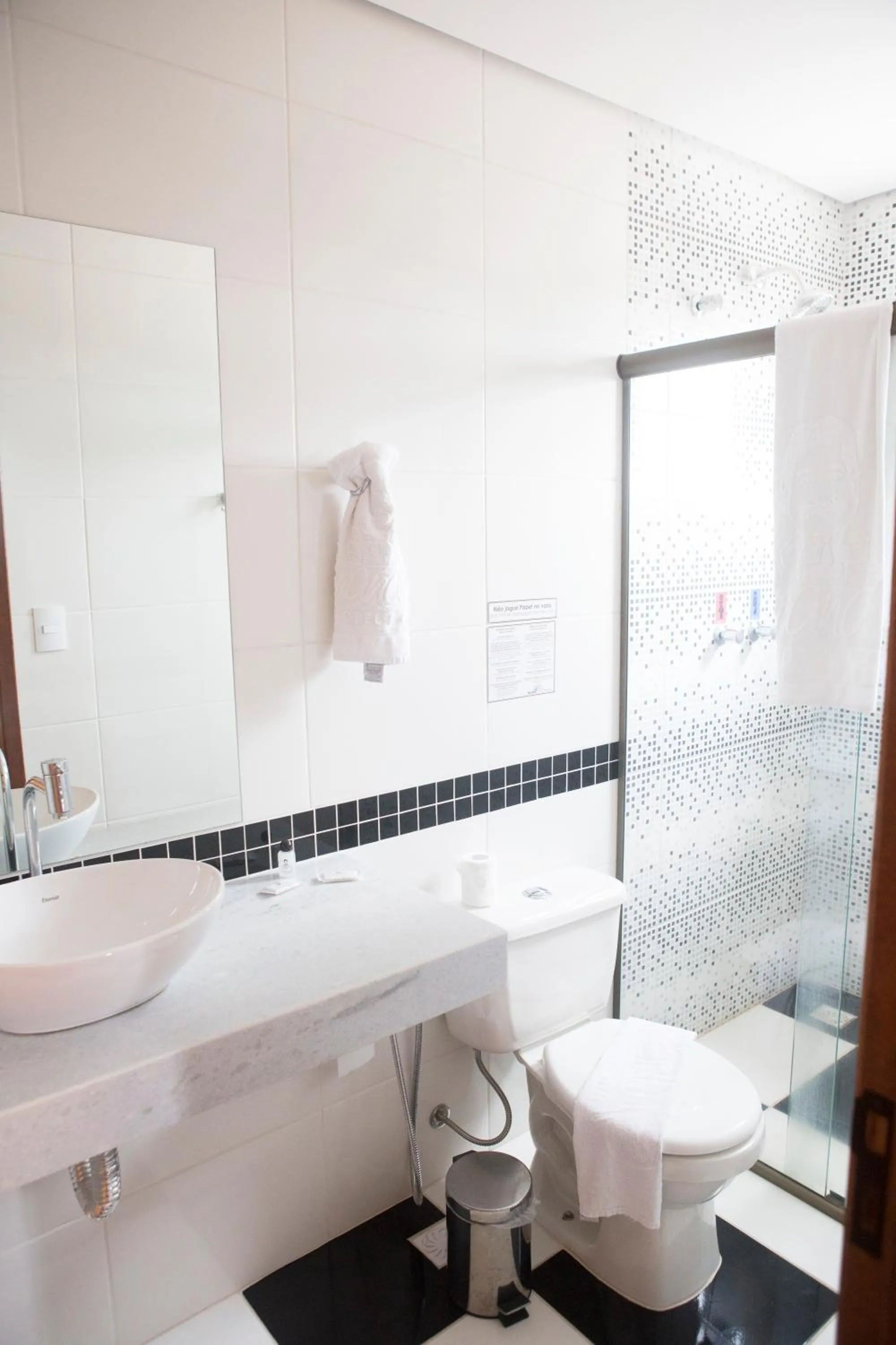 Toilet in Grand Enio Hotel e Cantina