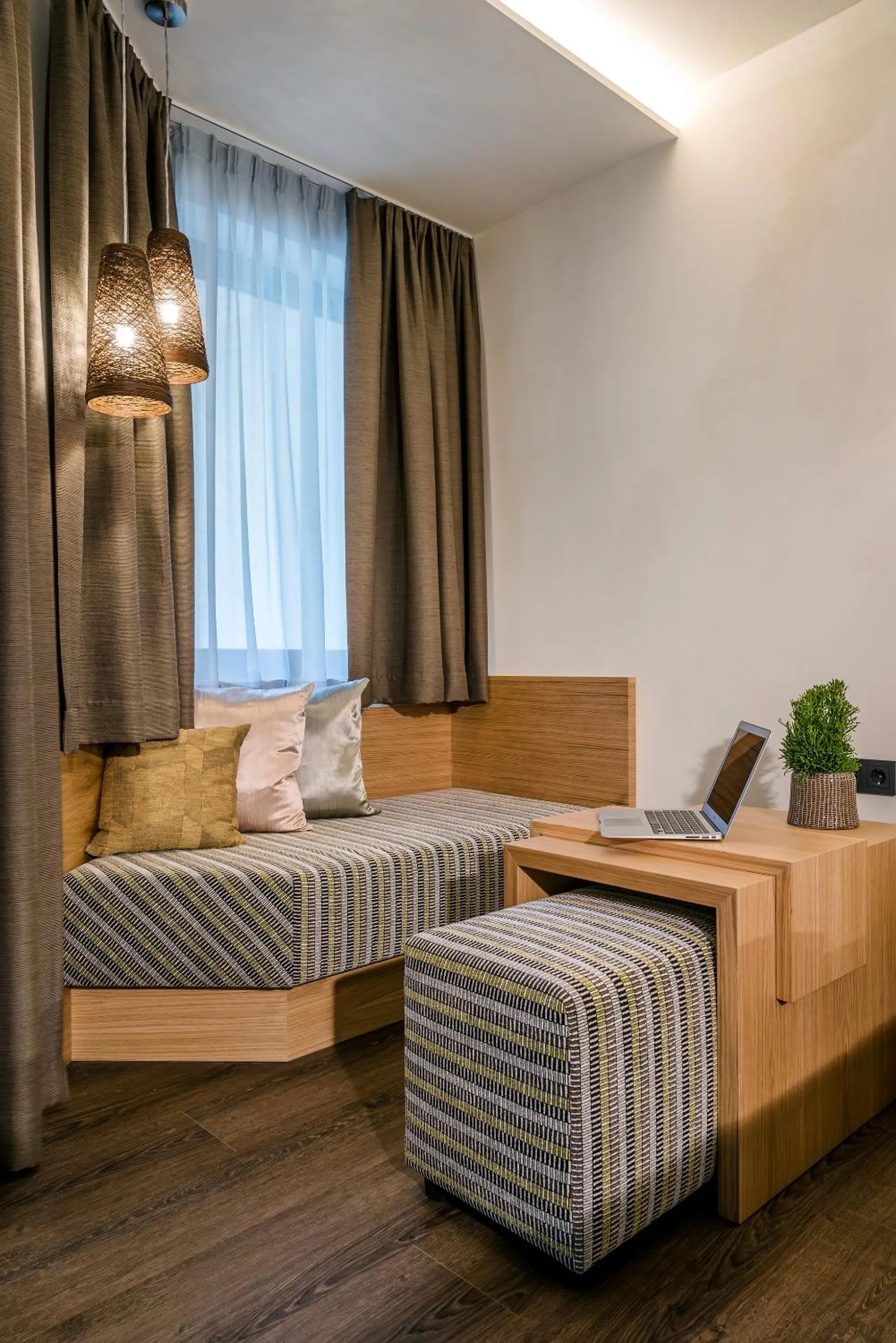 Seating area, Bed in Botango