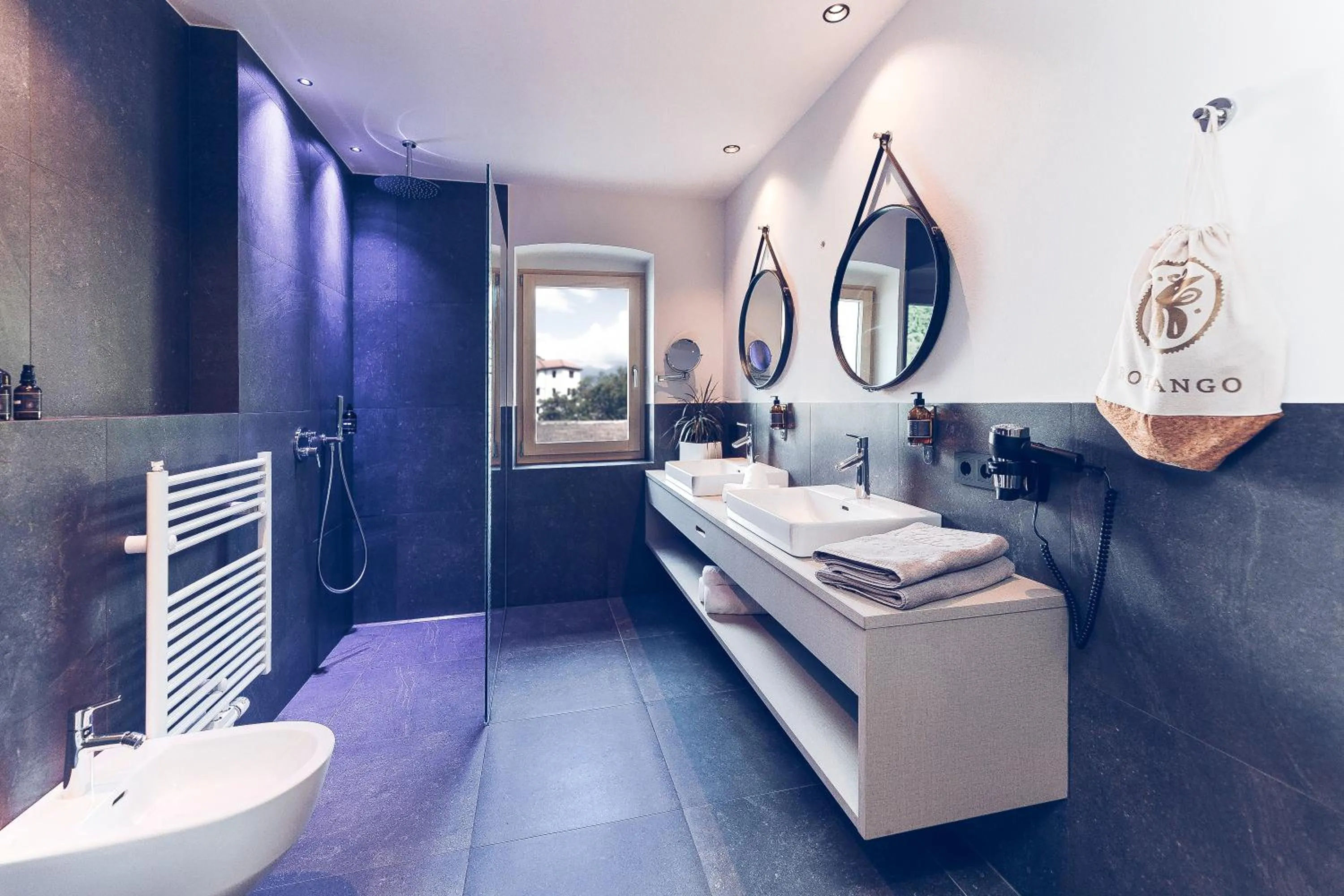 Bathroom, Bed in Botango