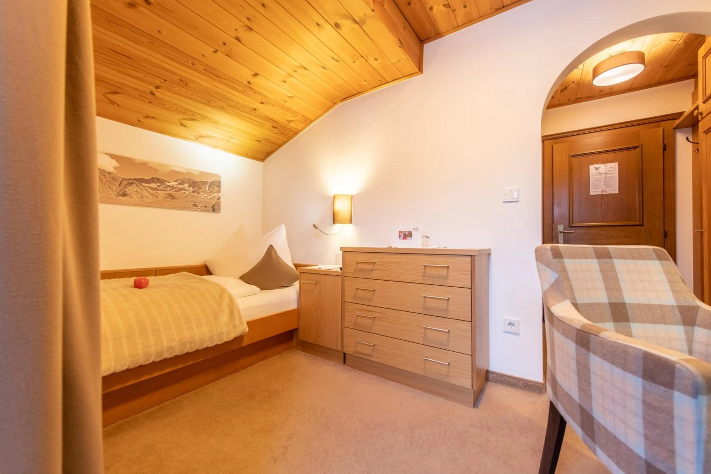 Photo of the whole room, Bed in Garni Hotel Platzer