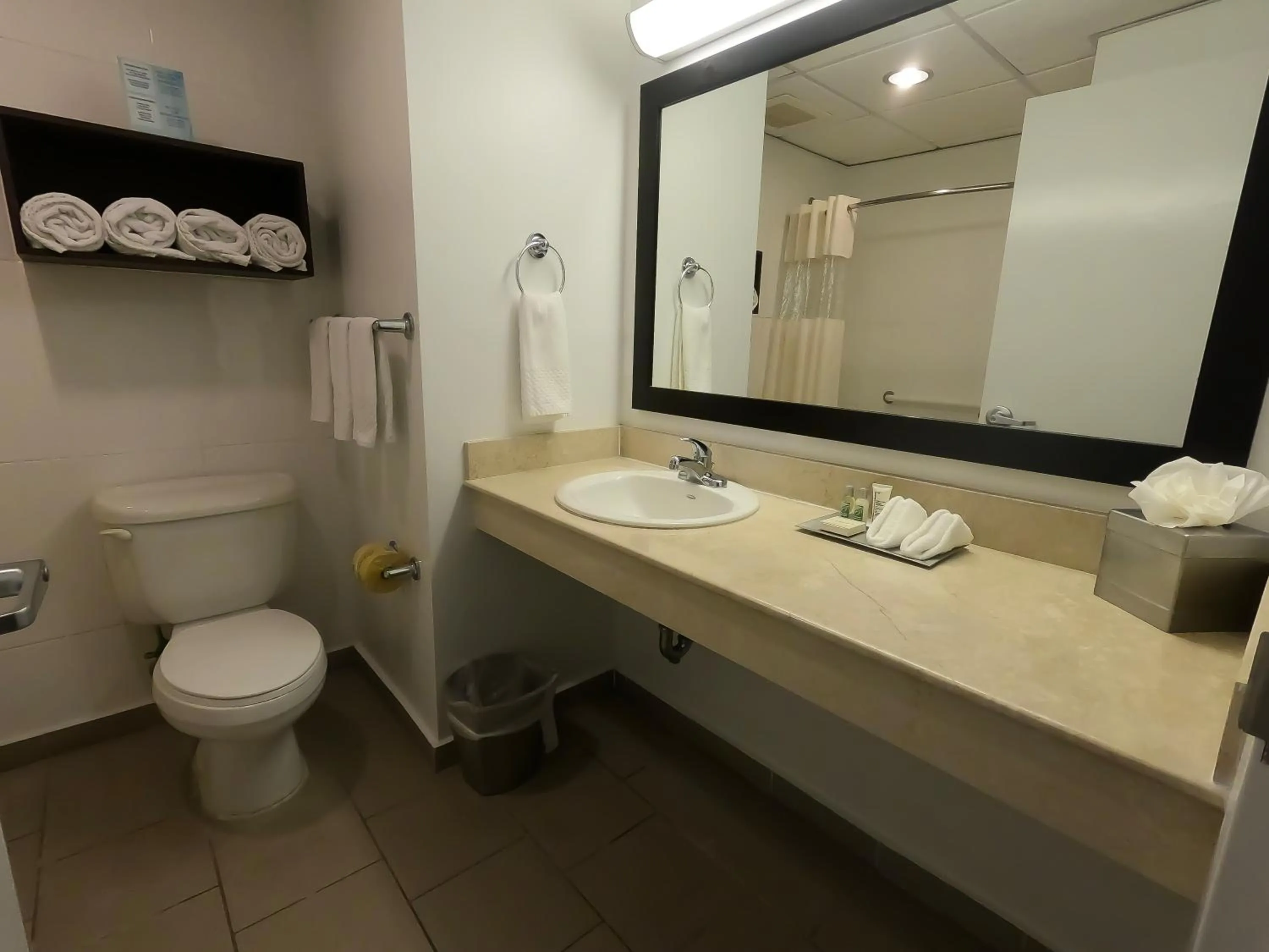 Bathroom in Costa Bahia Hotel, Convention Center and Casino