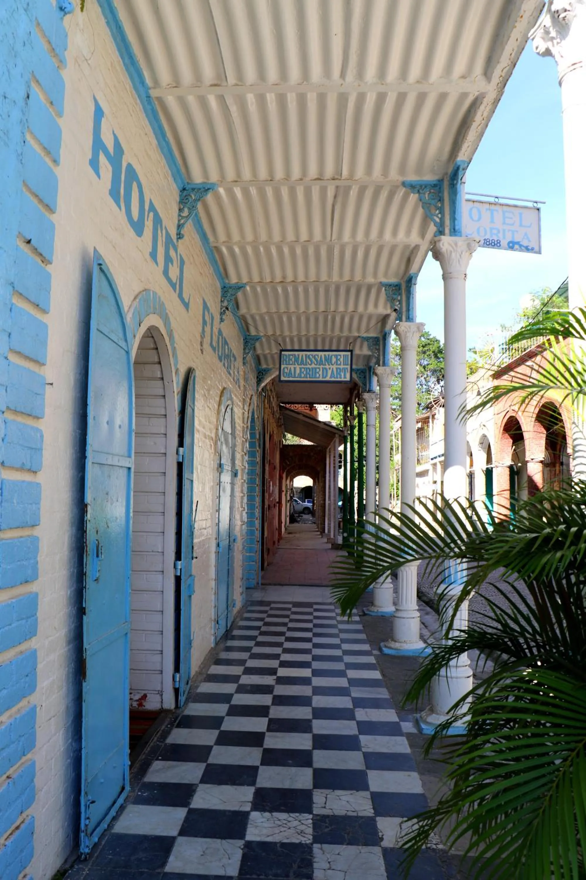 Property building in hotel florita