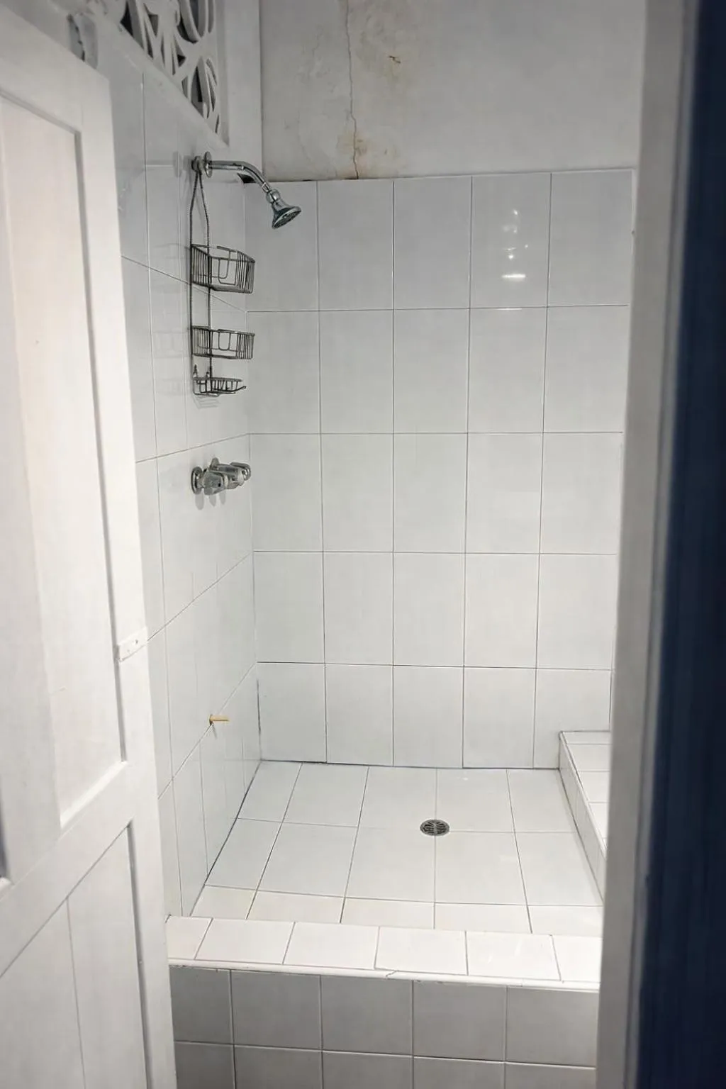 Shower in hotel florita