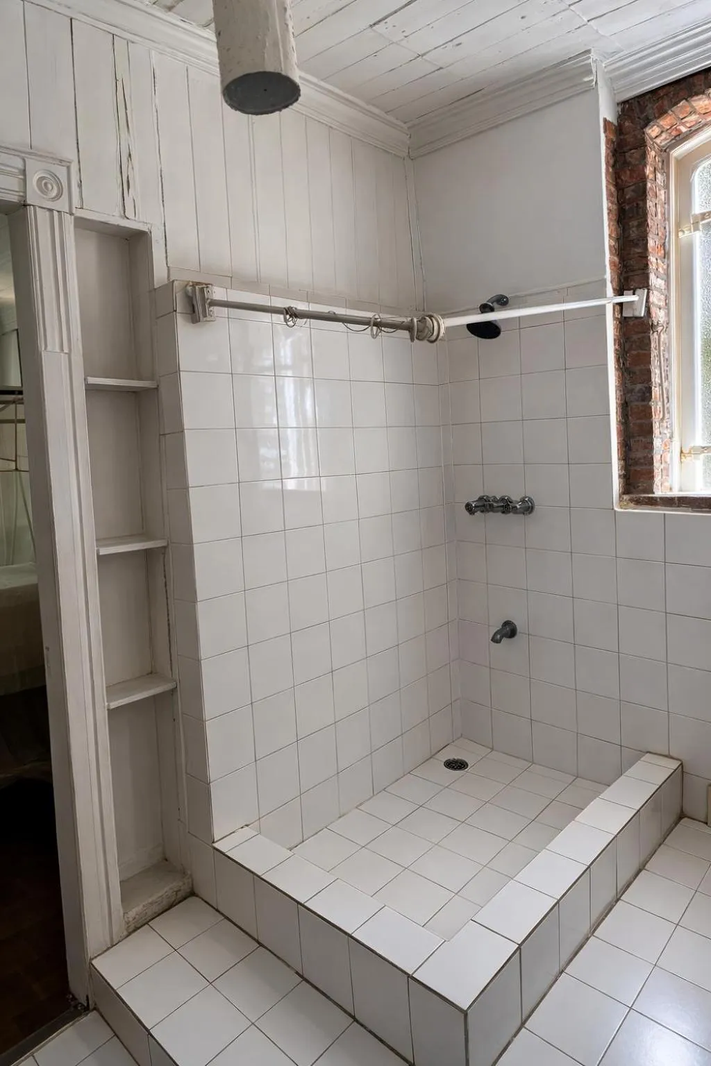 Shower in hotel florita