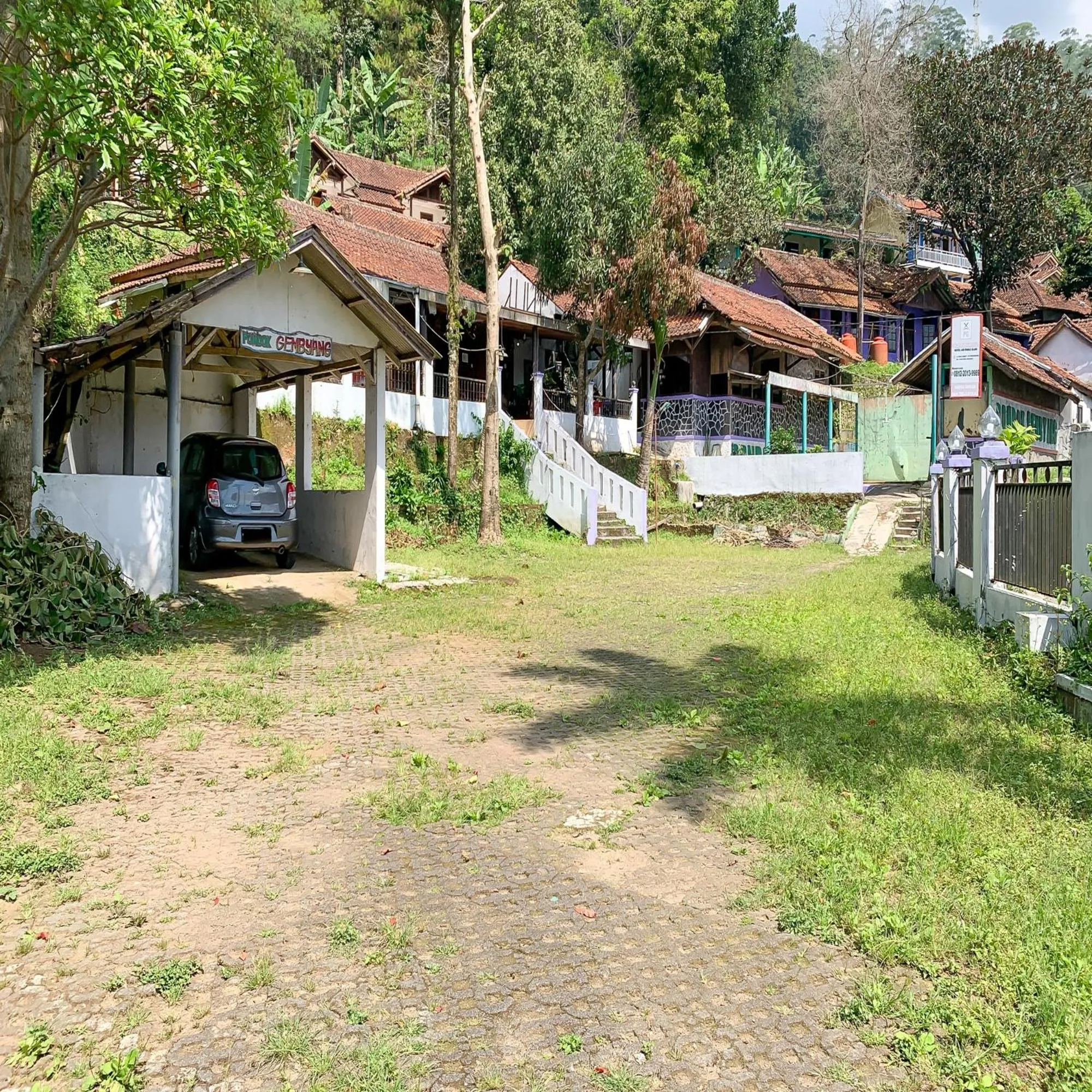 Facade/entrance in Pondok Gembyang Ciwidey RedPartner