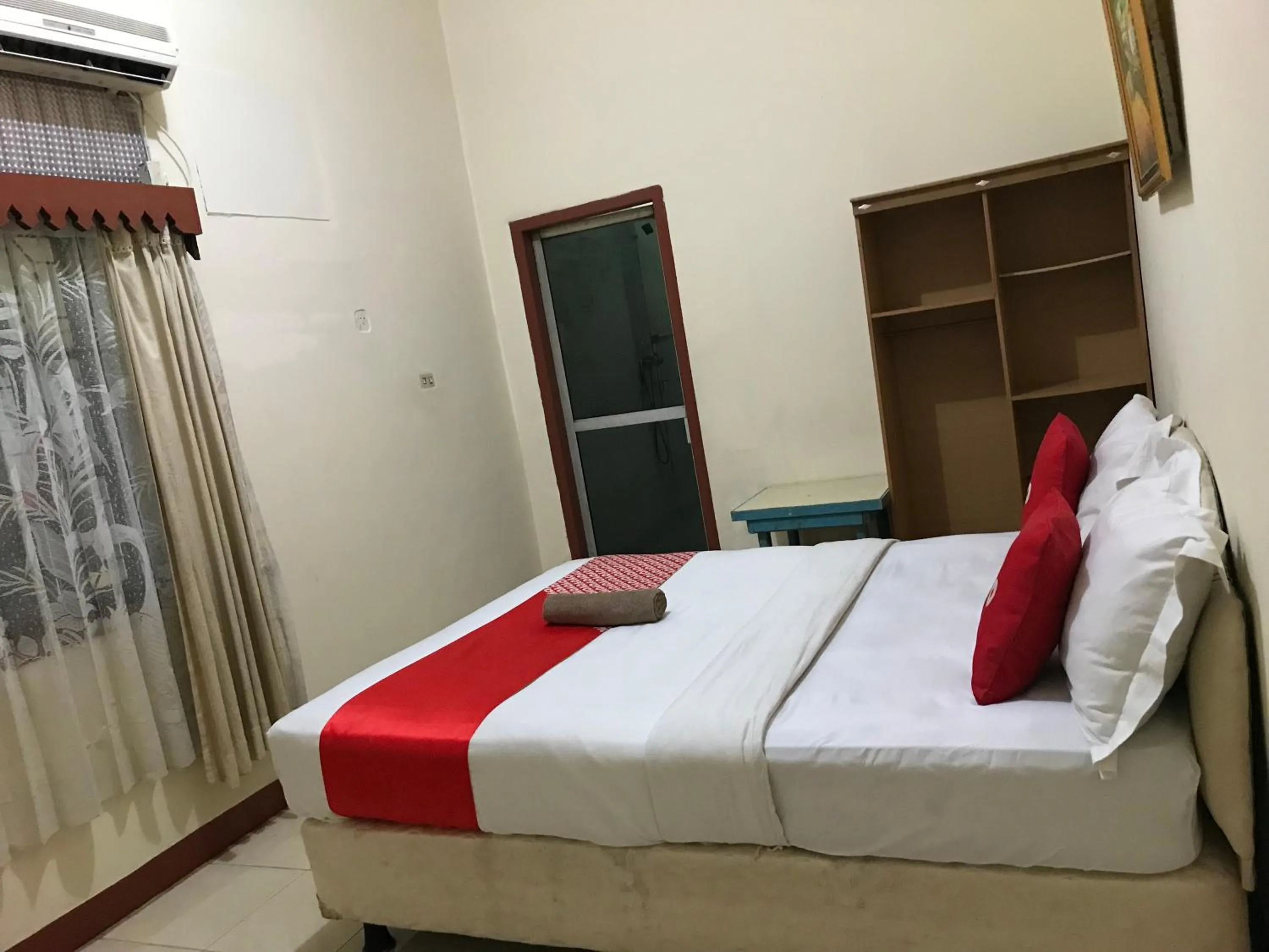 Bedroom in OYO 2177 Trikora Indah Residence