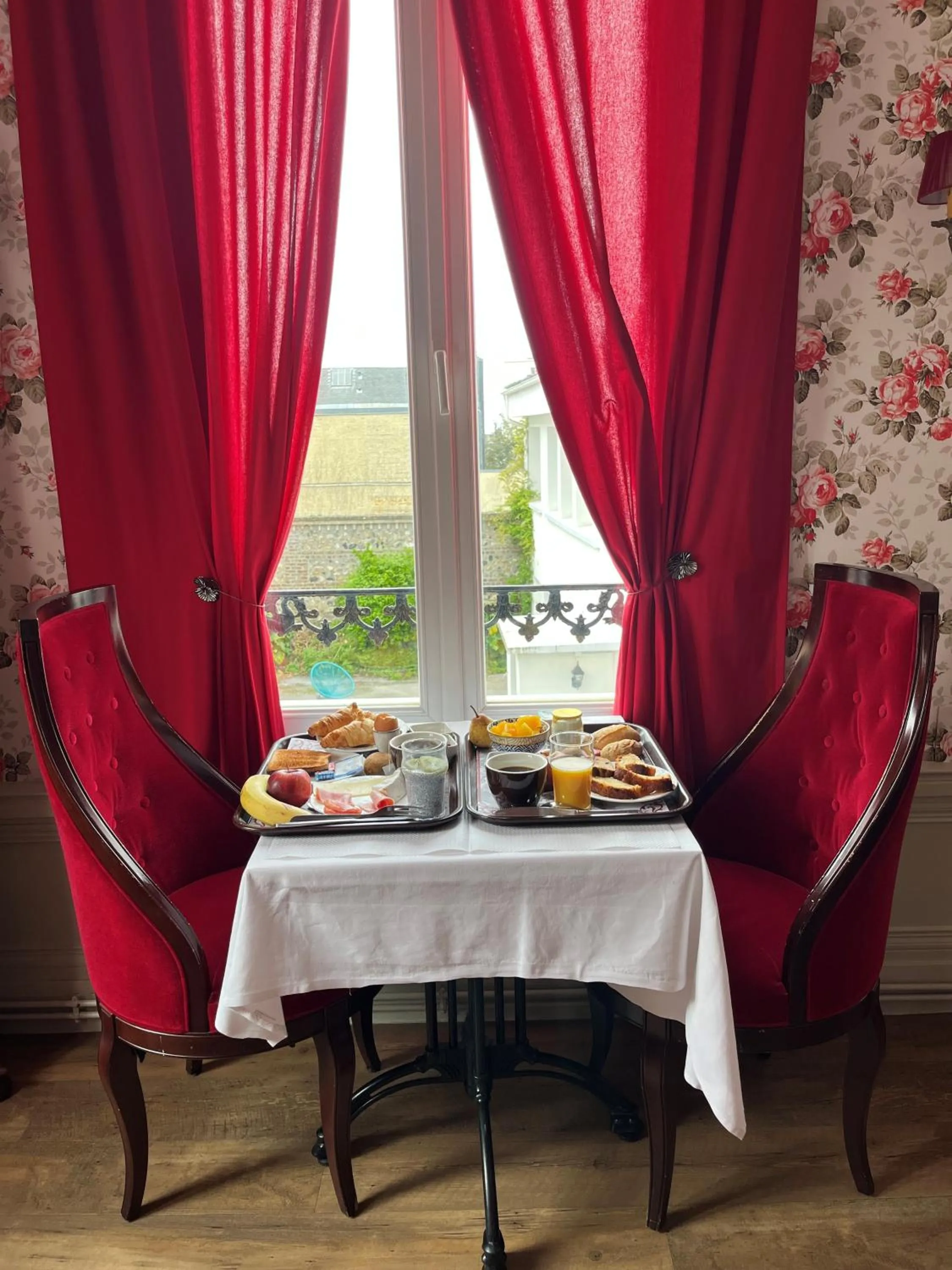 Breakfast in Hotel de Charme La Bonne Adresse - Logis hotels