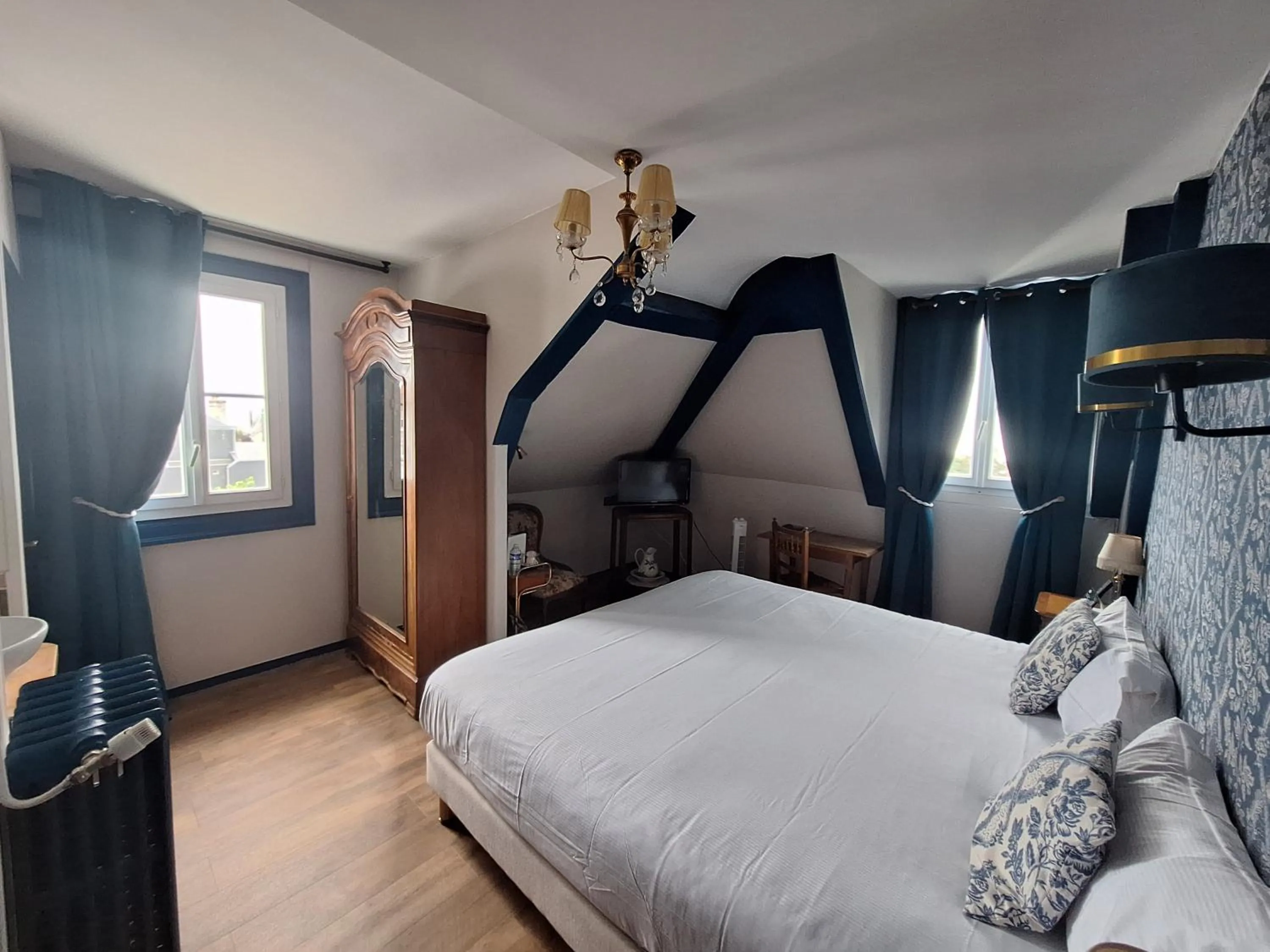 Photo of the whole room, Bed in Hotel de Charme La Bonne Adresse - Logis hotels