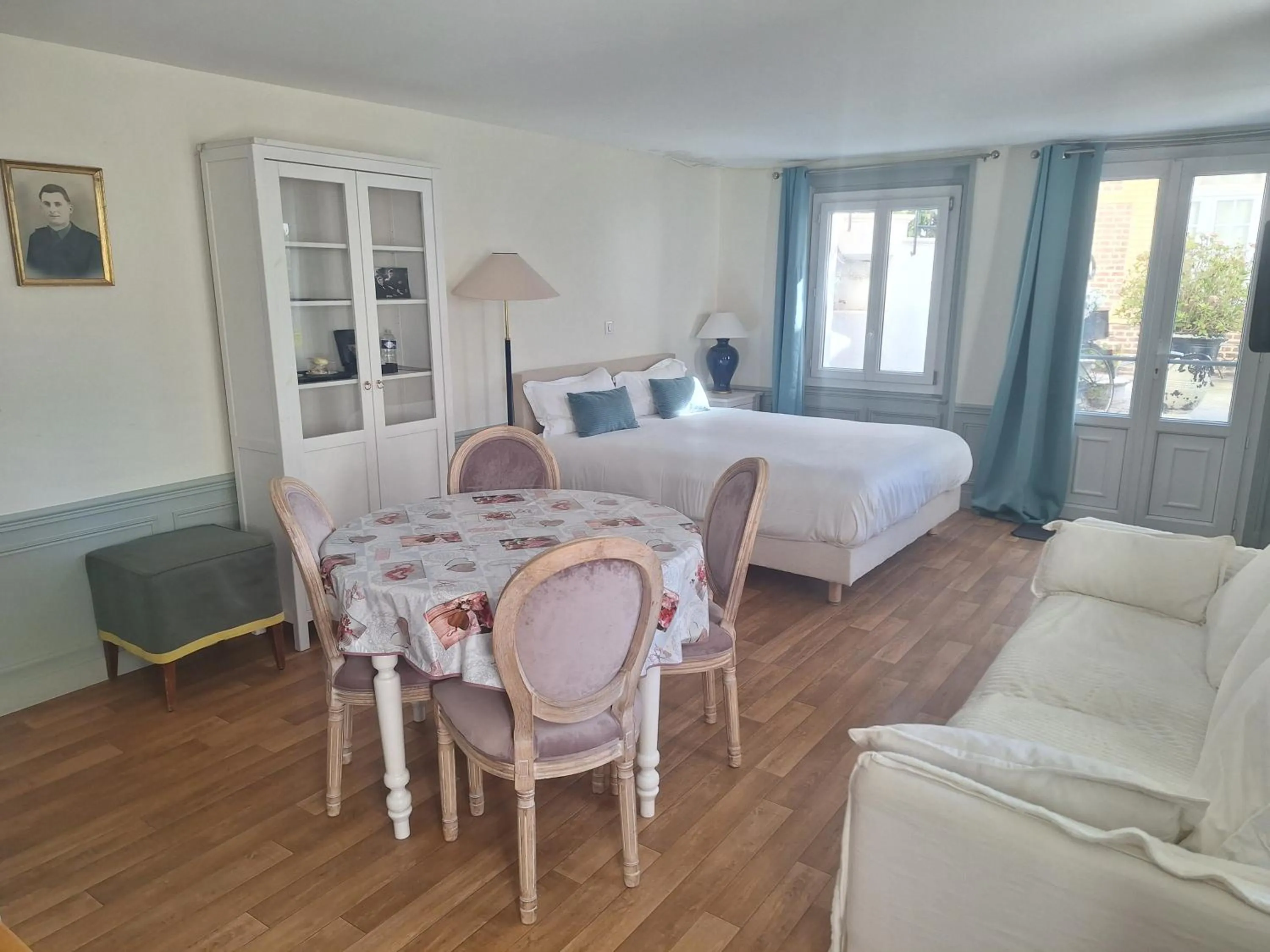 Photo of the whole room, Bed in Hotel de Charme La Bonne Adresse - Logis hotels