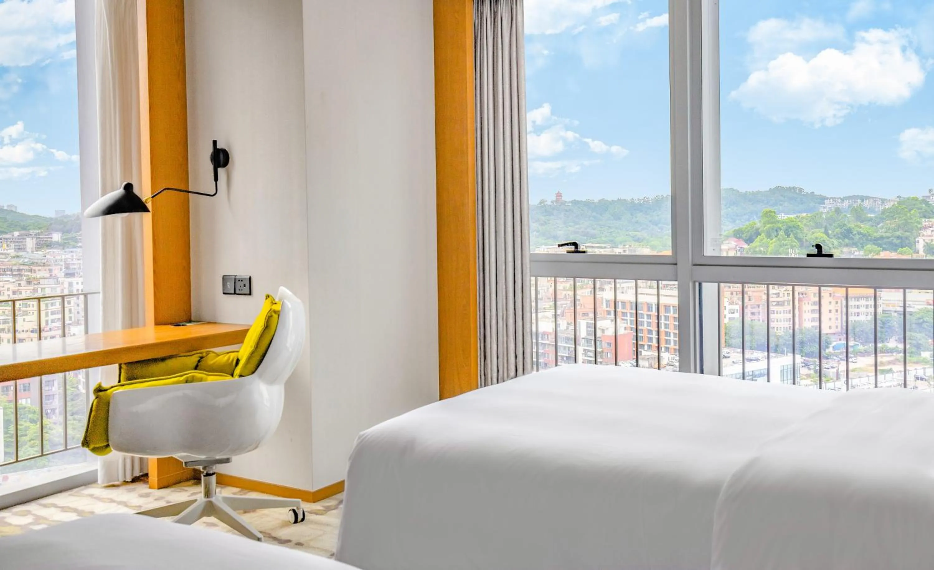 Bedroom, Bed in Holiday Inn Guangzhou South Lake-an lHG Hotel