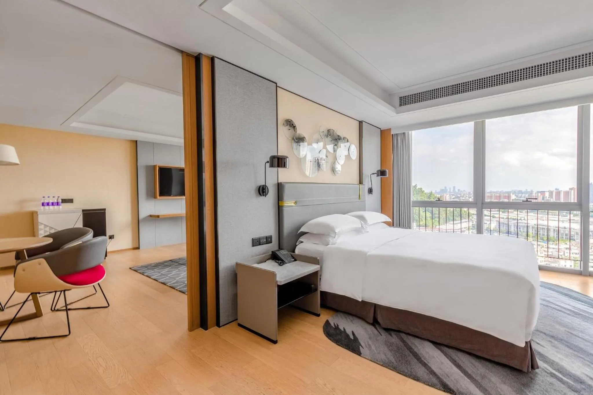 Photo of the whole room, Bed in Holiday Inn Guangzhou South Lake-an lHG Hotel