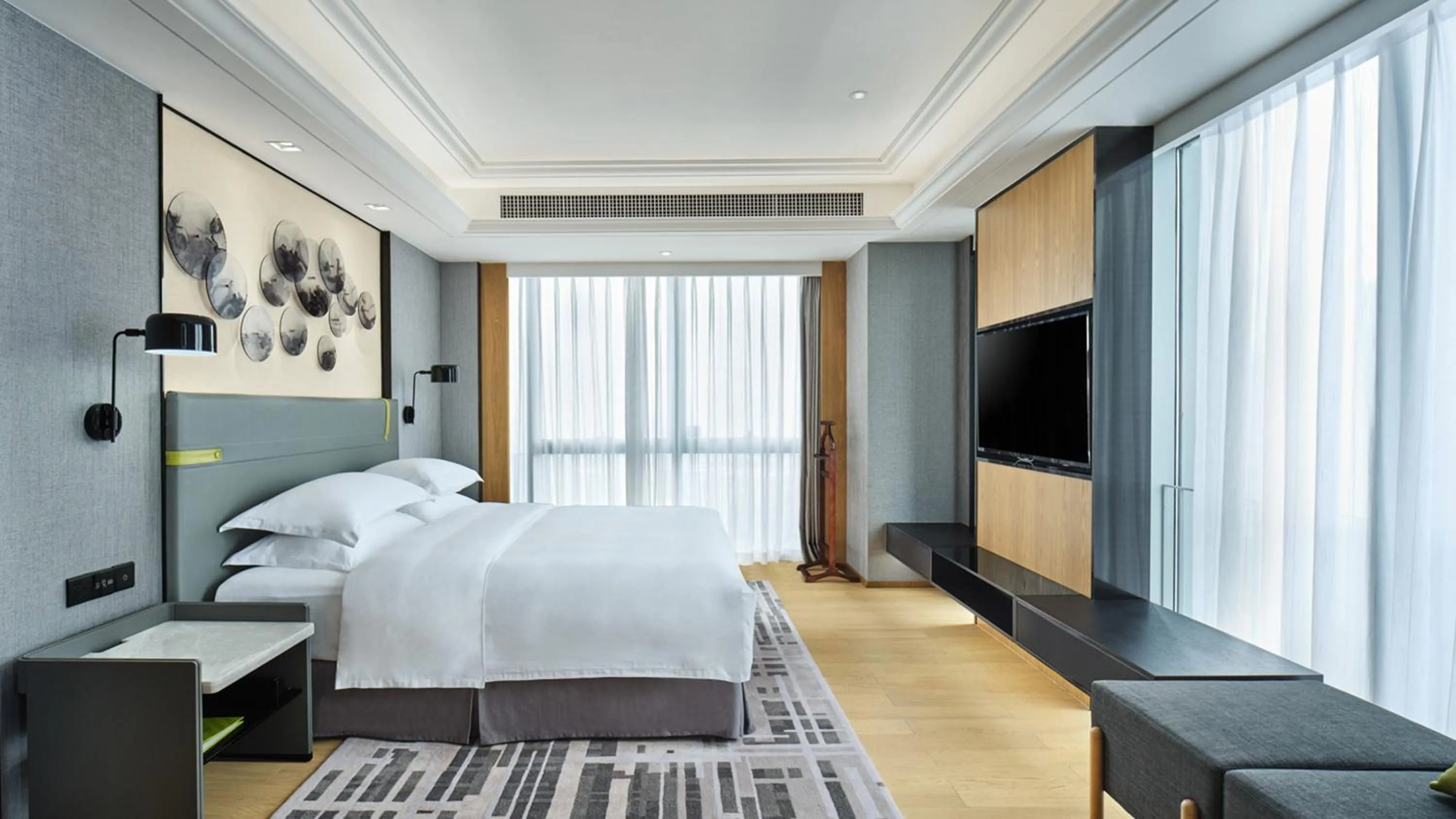 Photo of the whole room, Bed in Holiday Inn Guangzhou South Lake-an lHG Hotel