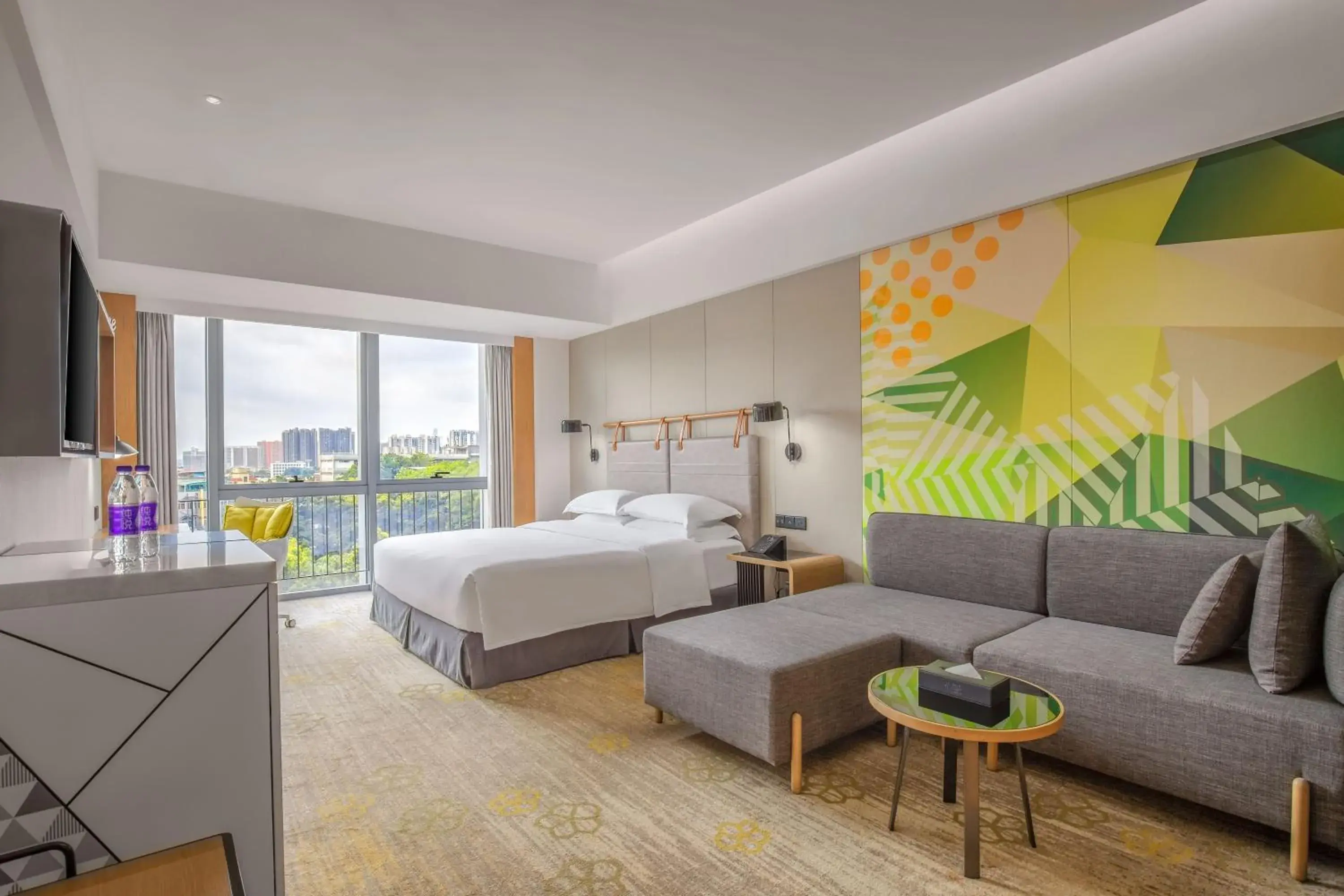 Standard King Room in Holiday Inn Guangzhou South Lake hotel - Canton Fair free shuttle bus Standard King Room in Holiday Inn Guangzhou South Lake hotel - Canton Fair free shuttle bus