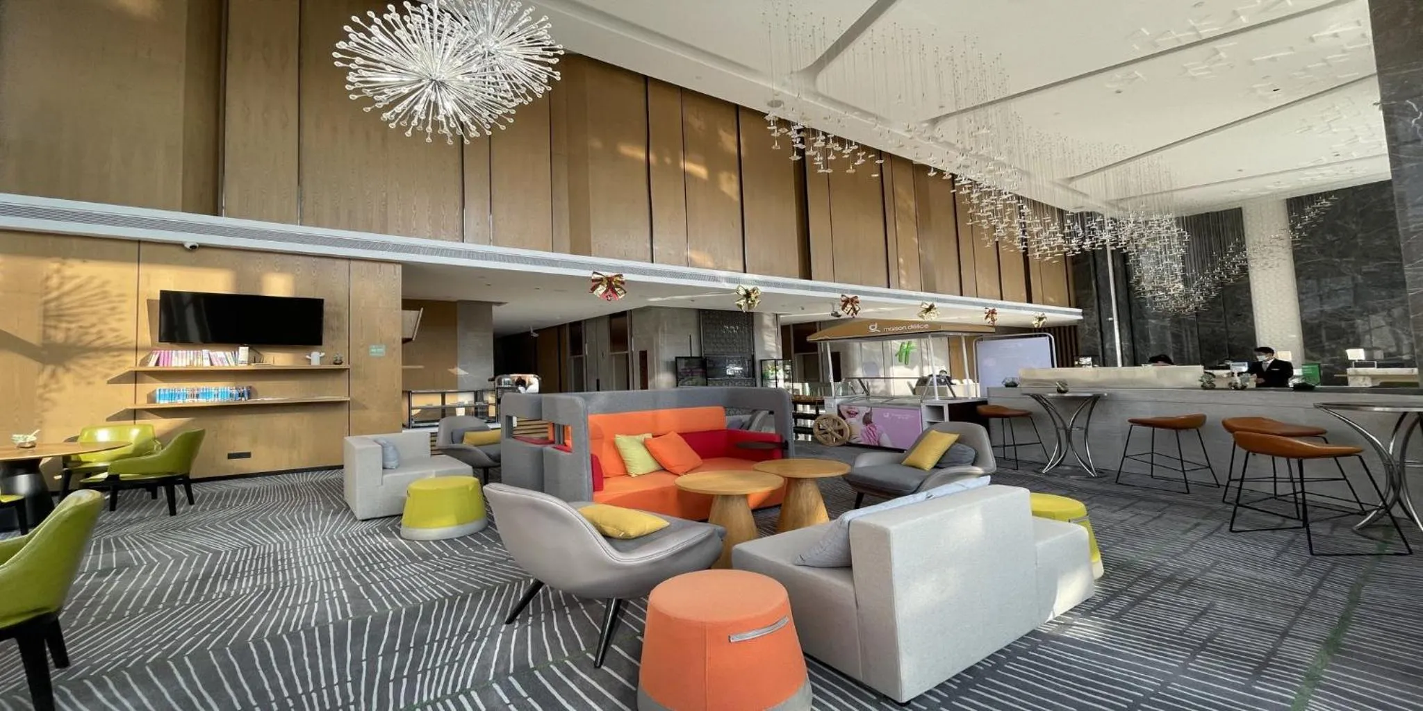 Property building in Holiday Inn Guangzhou South Lake-an lHG Hotel