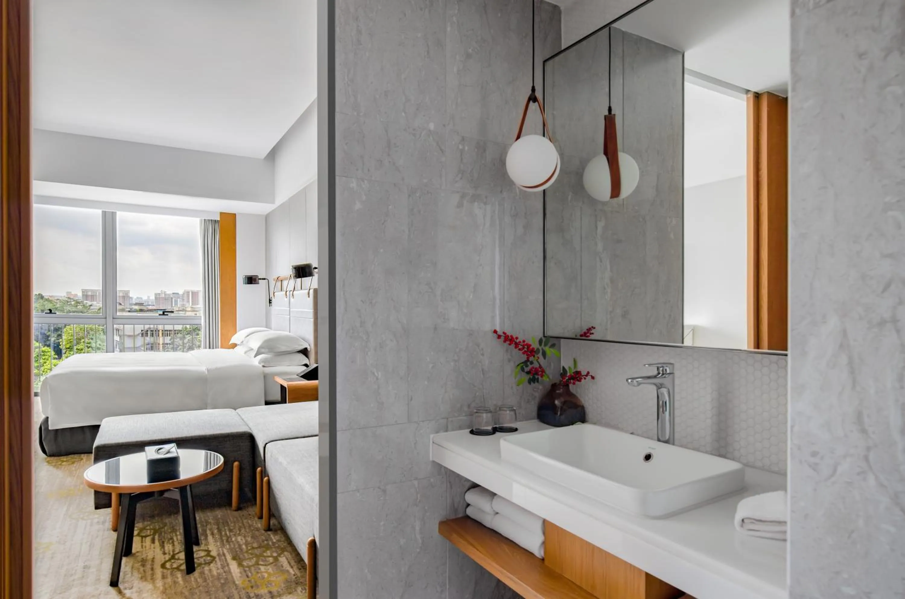 Toilet, Bed in Holiday Inn Guangzhou South Lake-an lHG Hotel