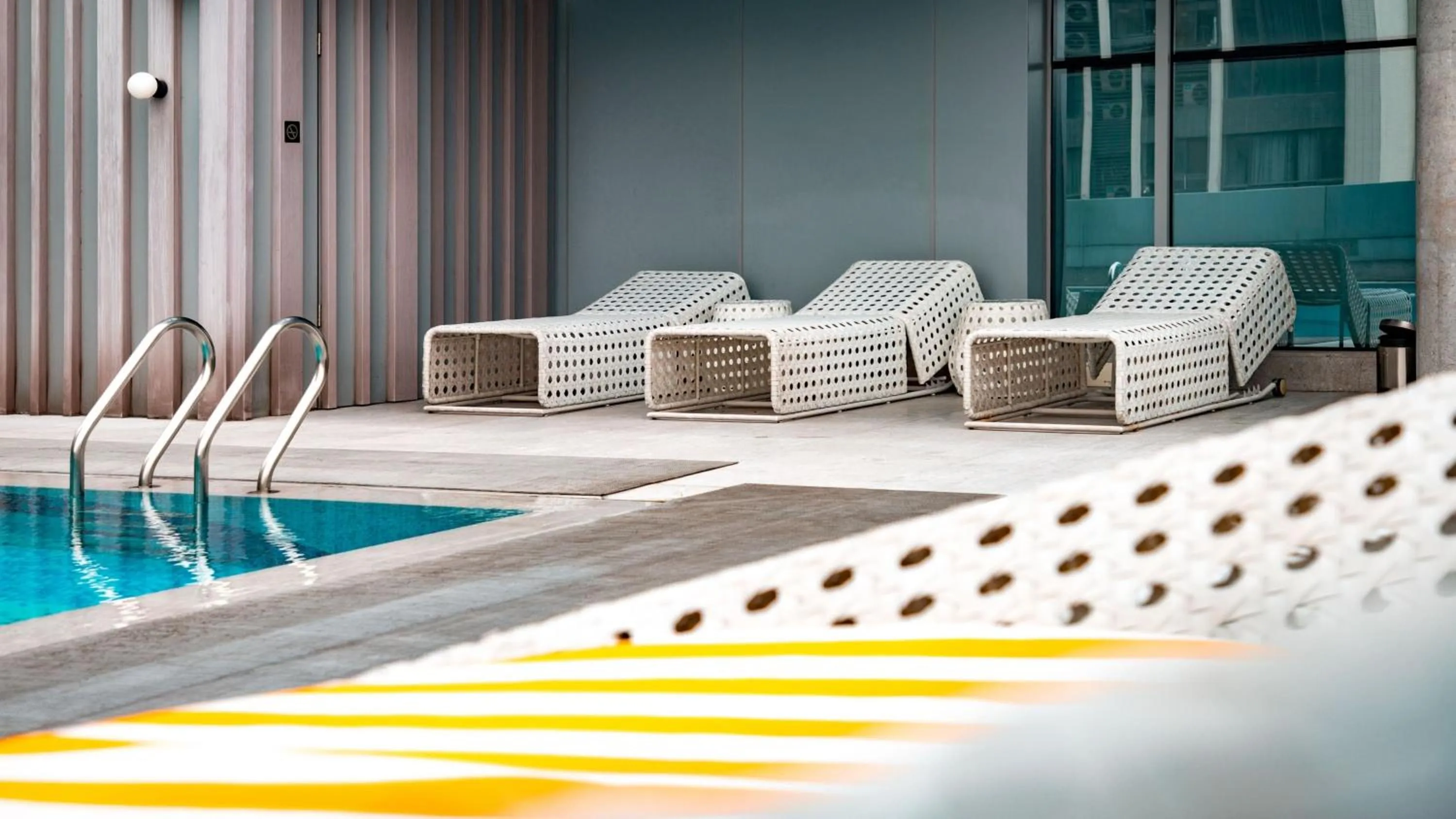 Swimming pool in Holiday Inn Guangzhou South Lake-an lHG Hotel