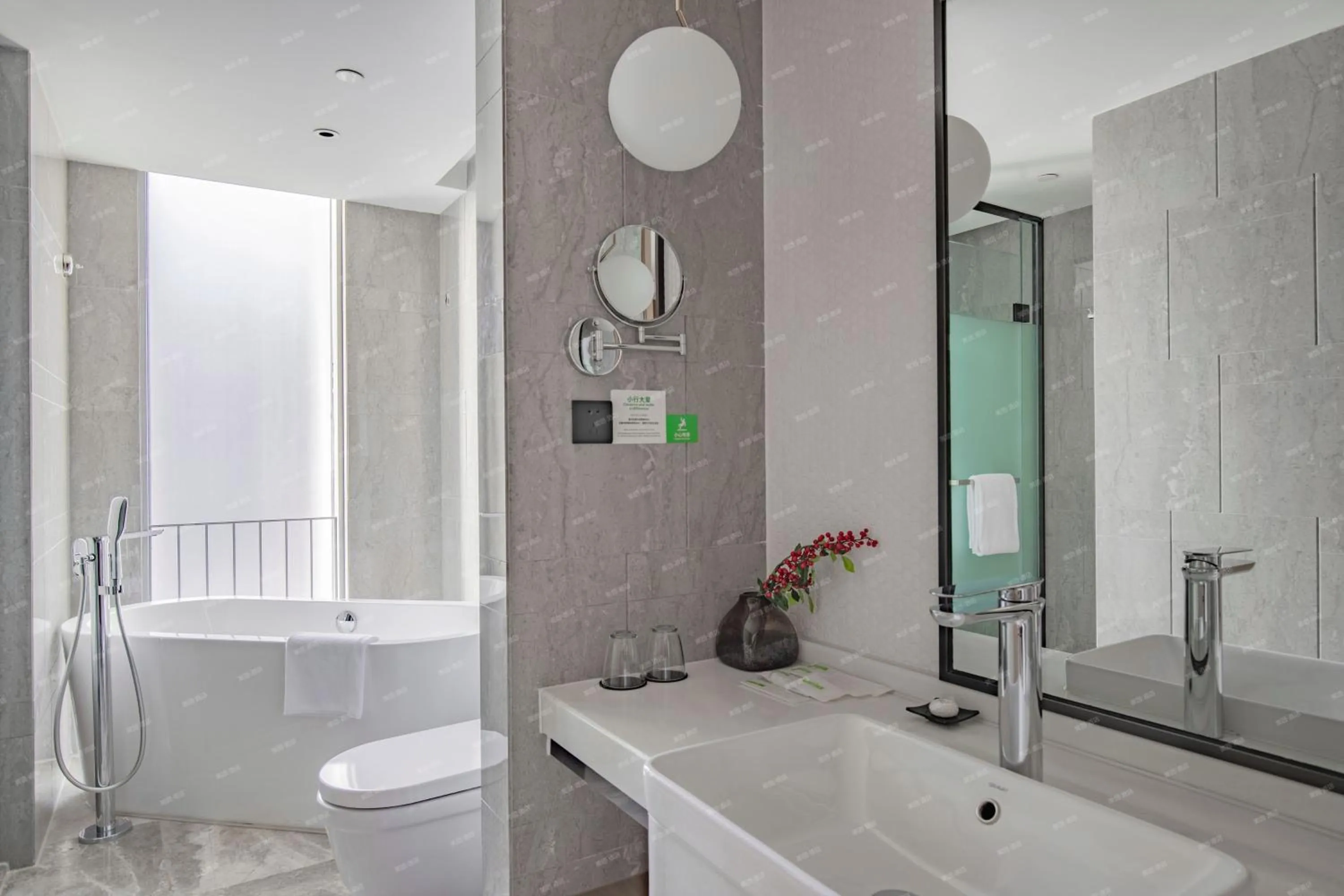 Toilet in Holiday Inn Guangzhou South Lake-an lHG Hotel