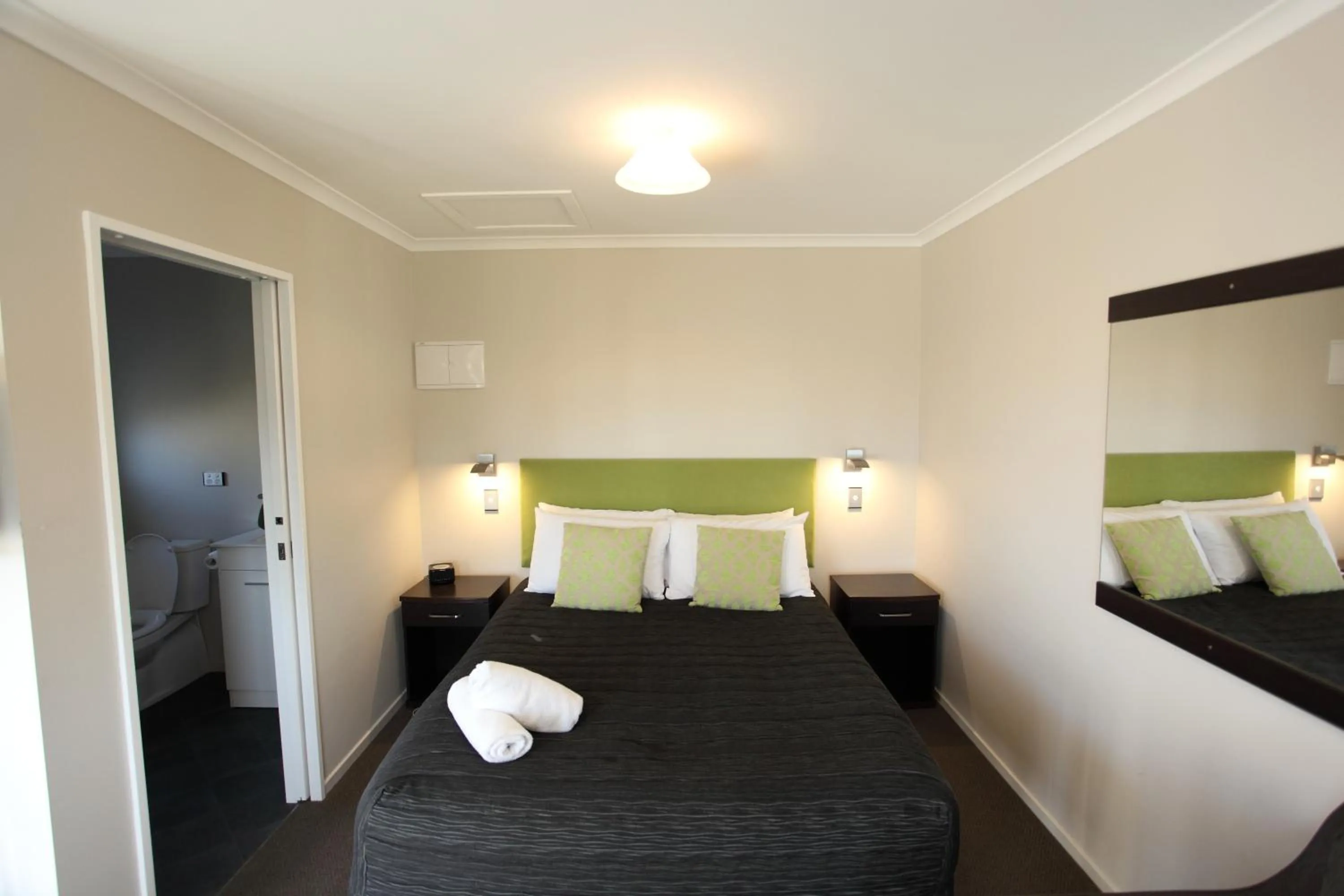 Photo of the whole room, Bed in Timaru TOP 10 Holiday Park