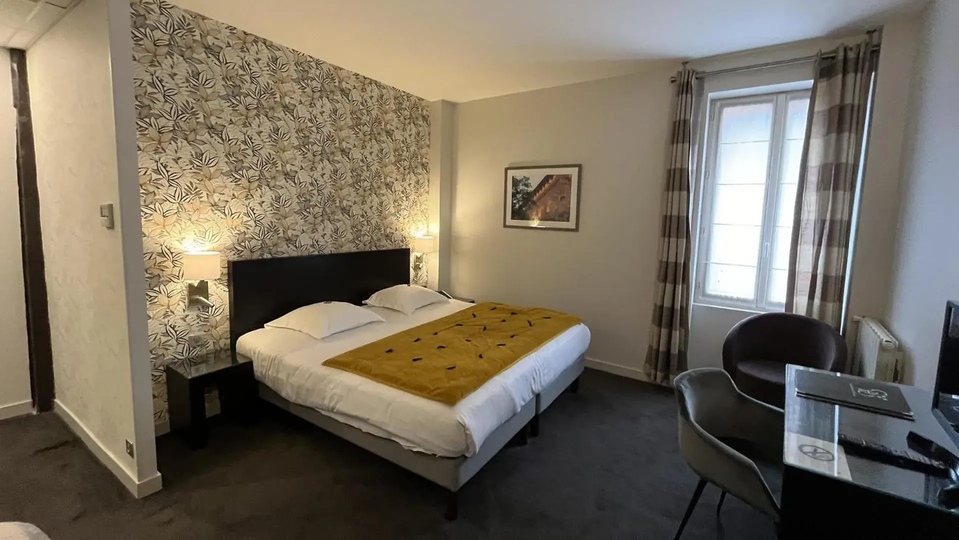 Superior Double or Twin Room in Grand Hôtel d'Orléans Superior Double or Twin Room in Grand Hôtel d'Orléans