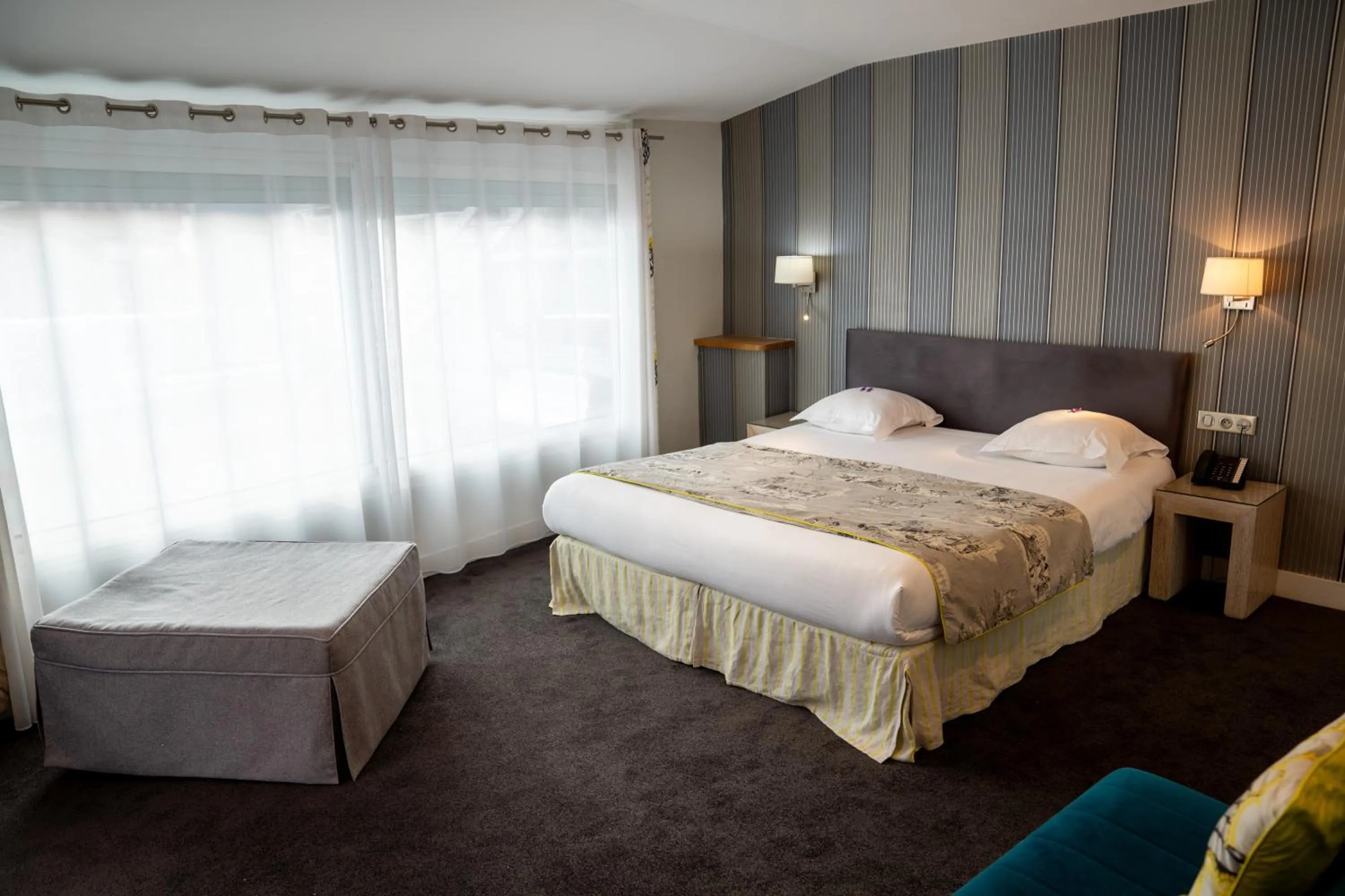 Bedroom, Bed in Grand Hôtel d'Orléans