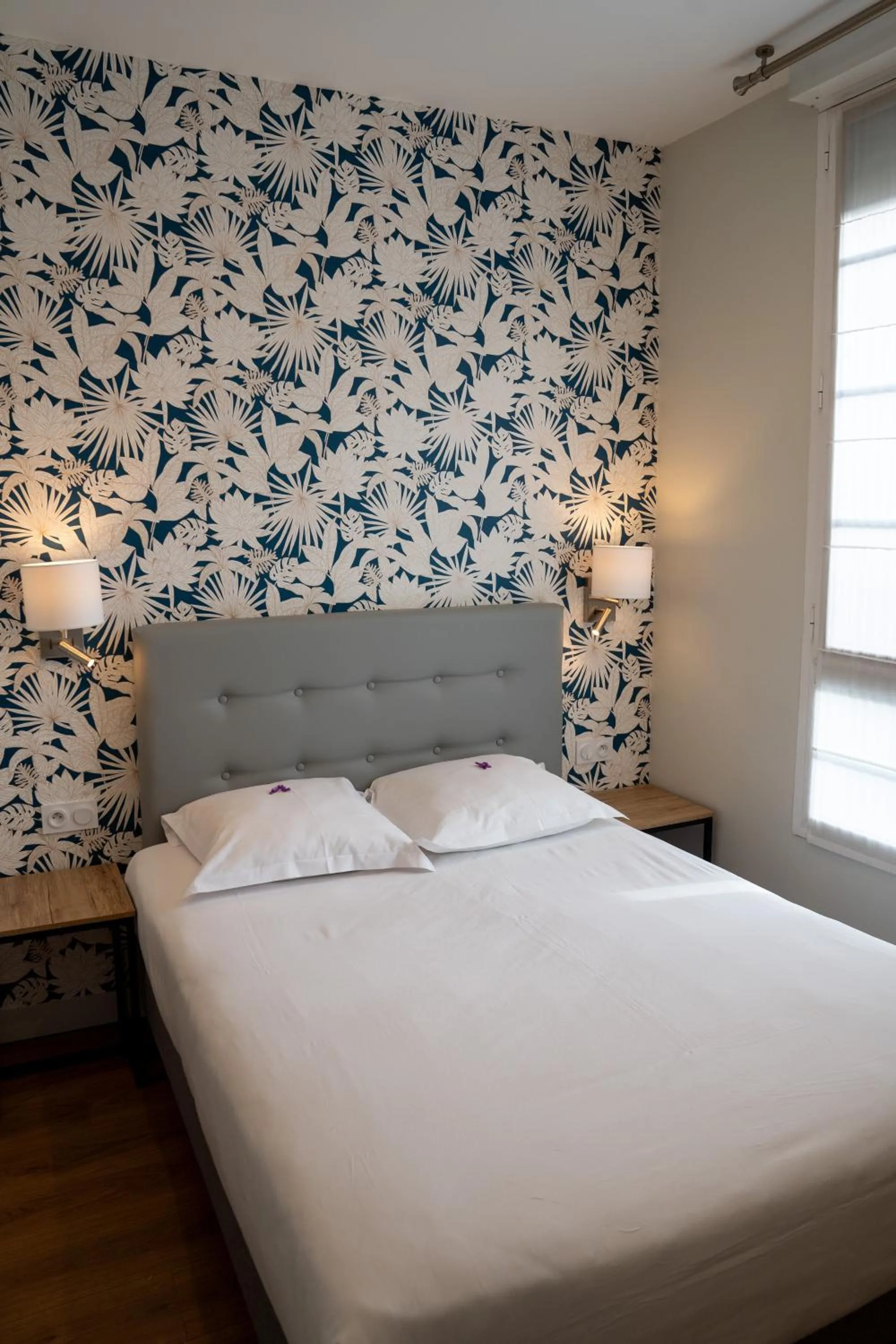 Bedroom, Bed in Grand Hôtel d'Orléans