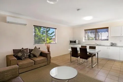 TV and multimedia in Best Western Kimba Lodge