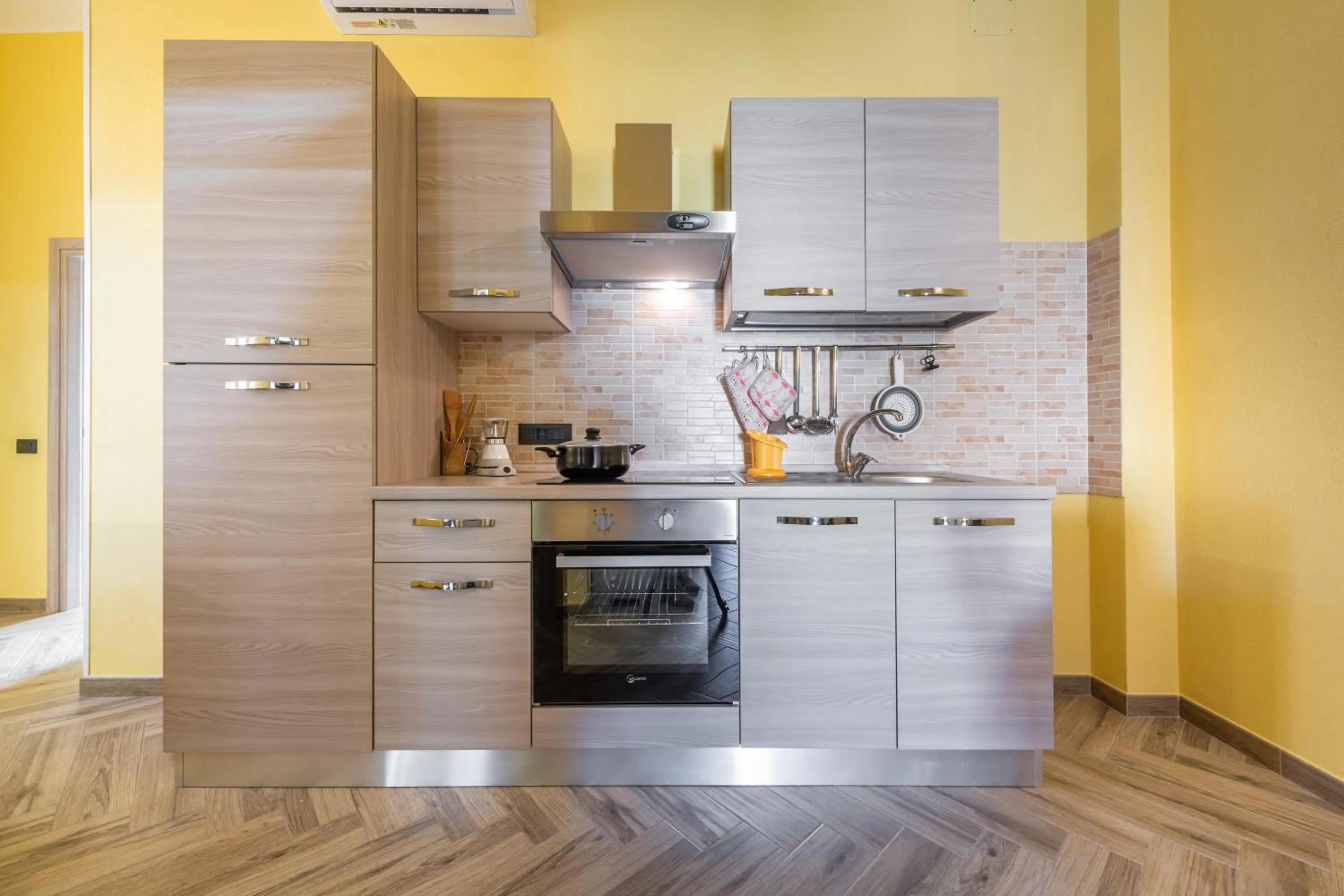 Kitchen or kitchenette in Paradise Home