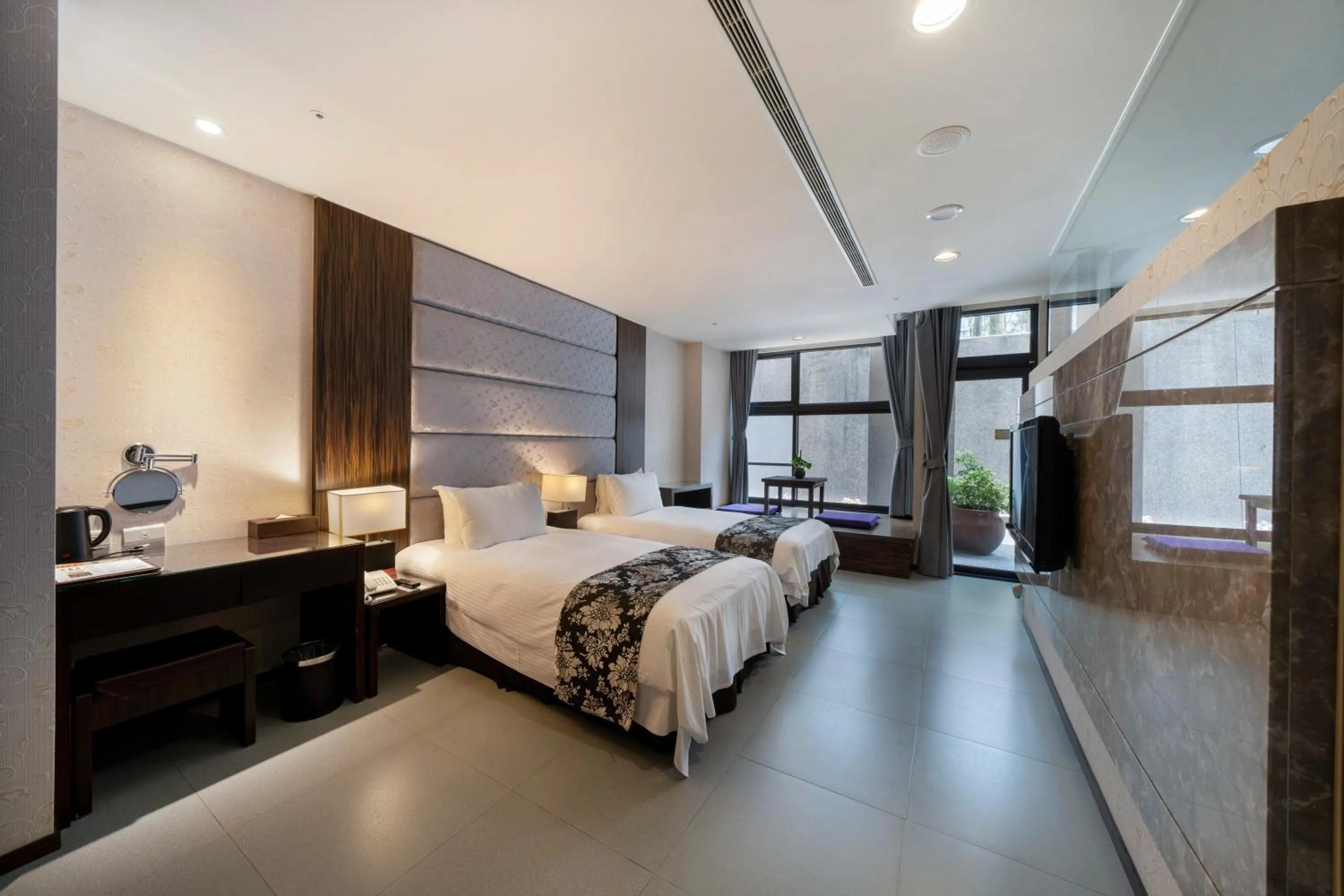 Photo of the whole room, Bed in Tai-Yi Red Maple Resort