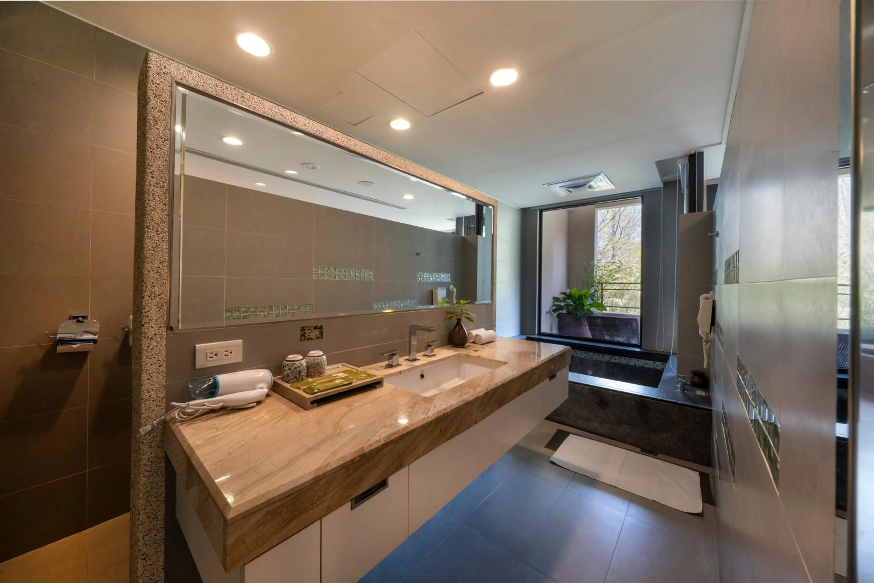 Tai-Yi Red Maple Resort