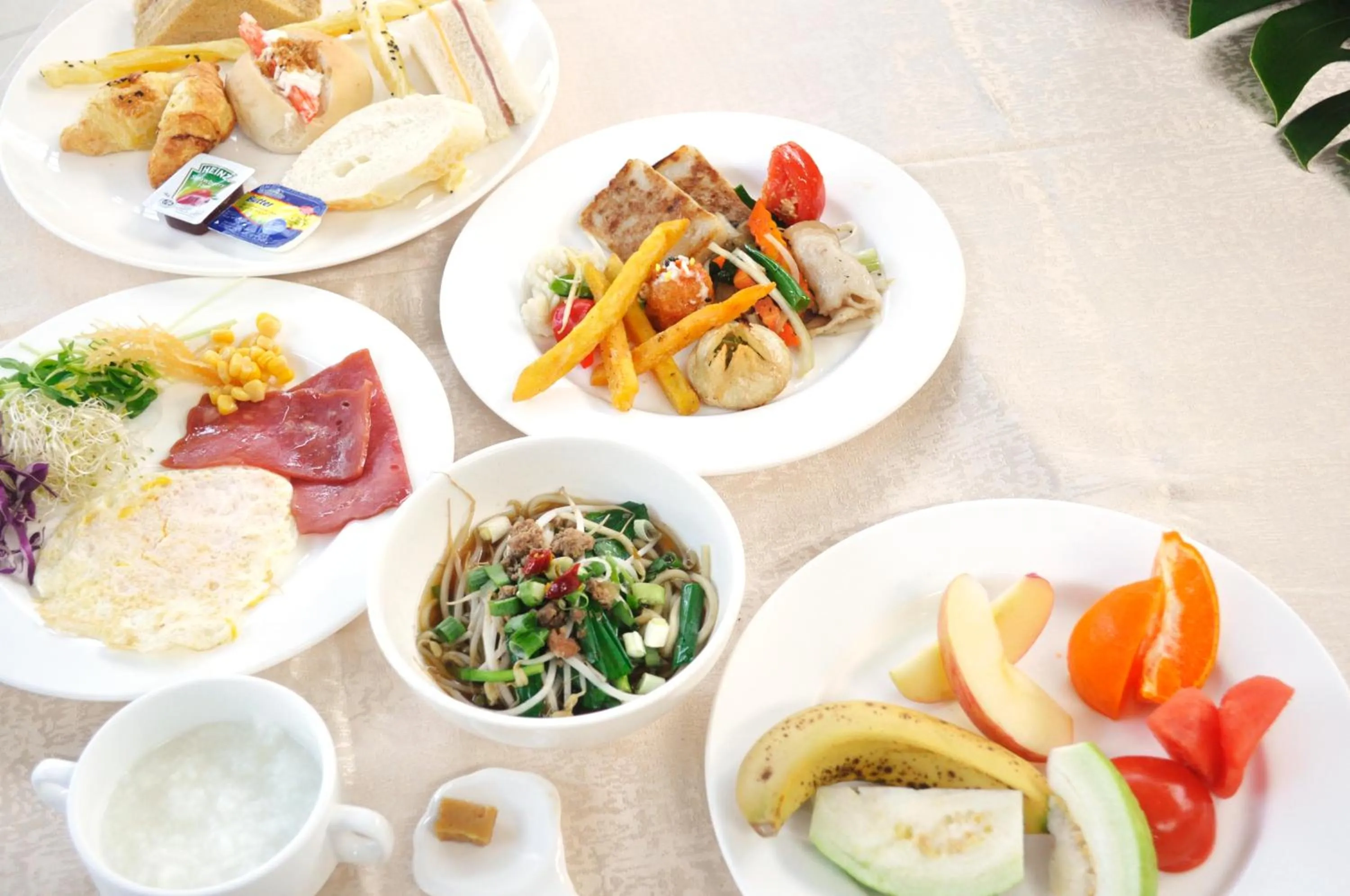 Breakfast in Tai-Yi Red Maple Resort