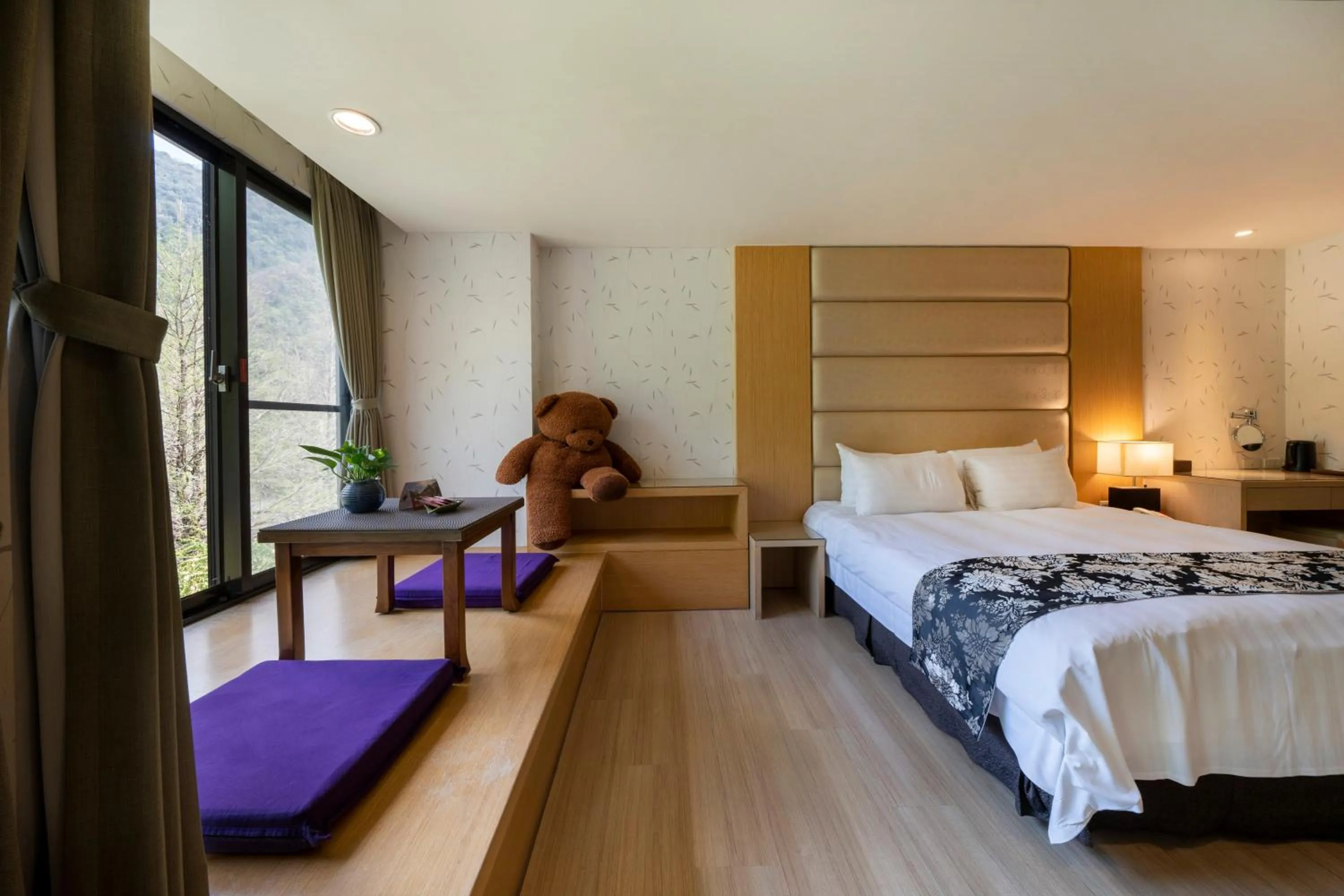 Bed in Tai-Yi Red Maple Resort