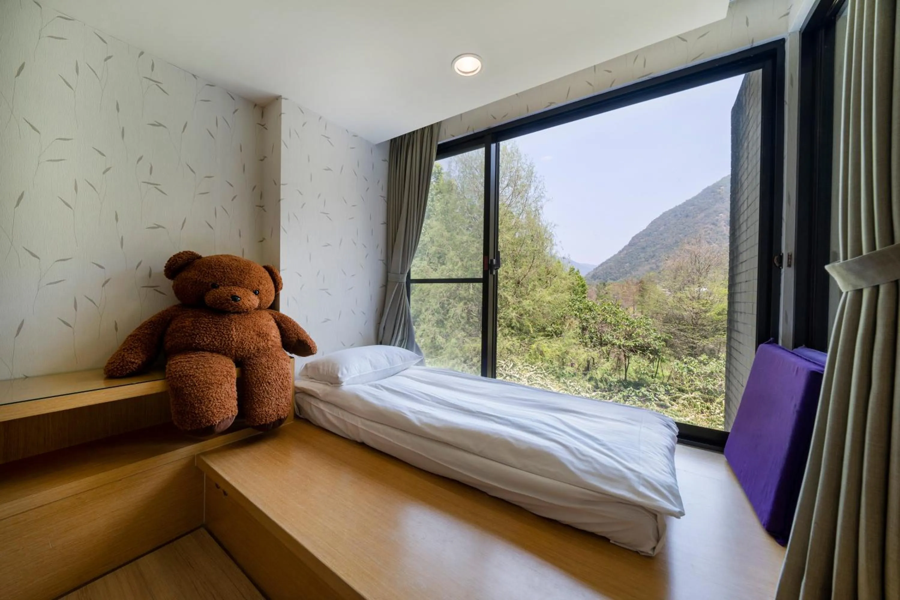 Bed in Tai-Yi Red Maple Resort