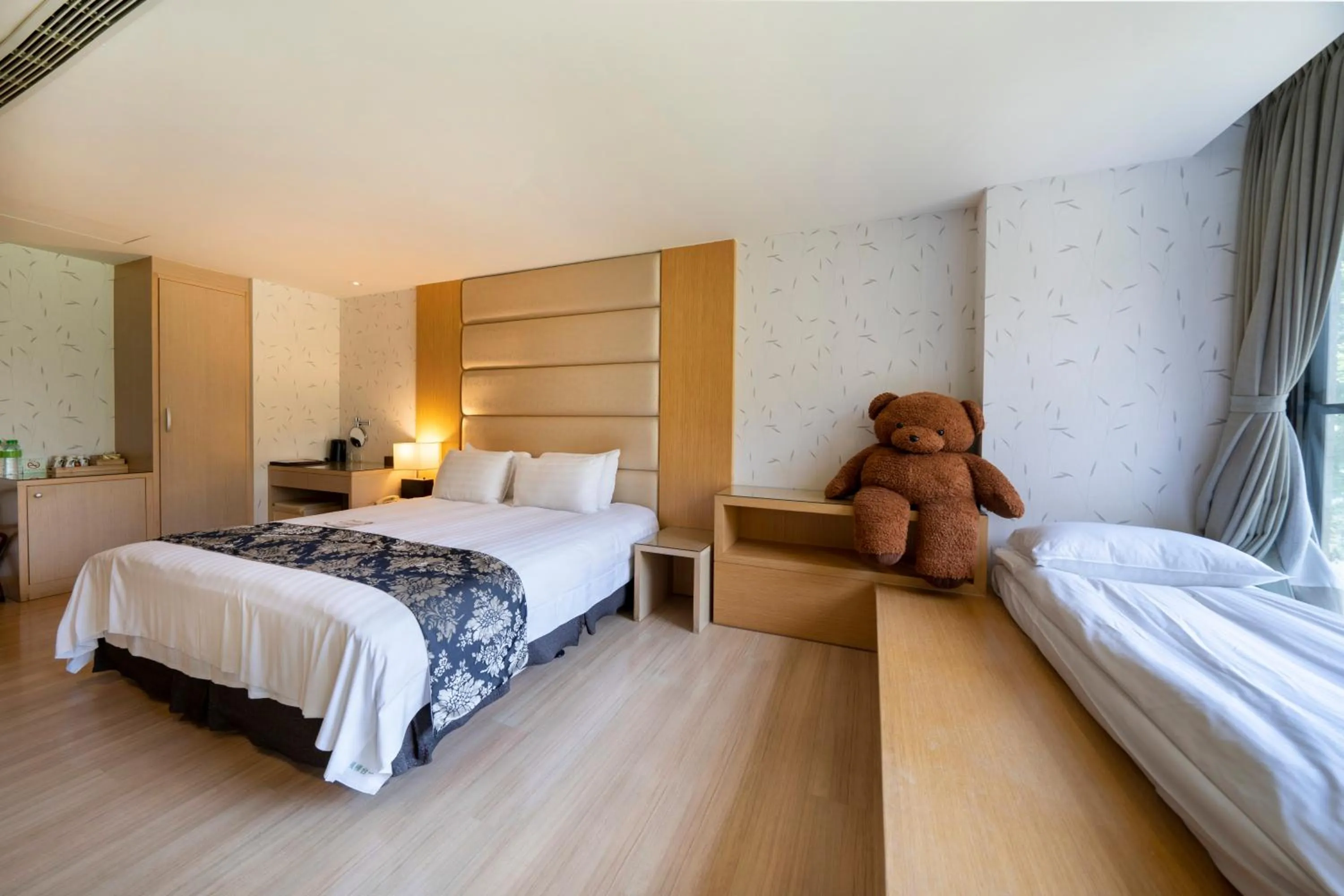 Bed in Tai-Yi Red Maple Resort