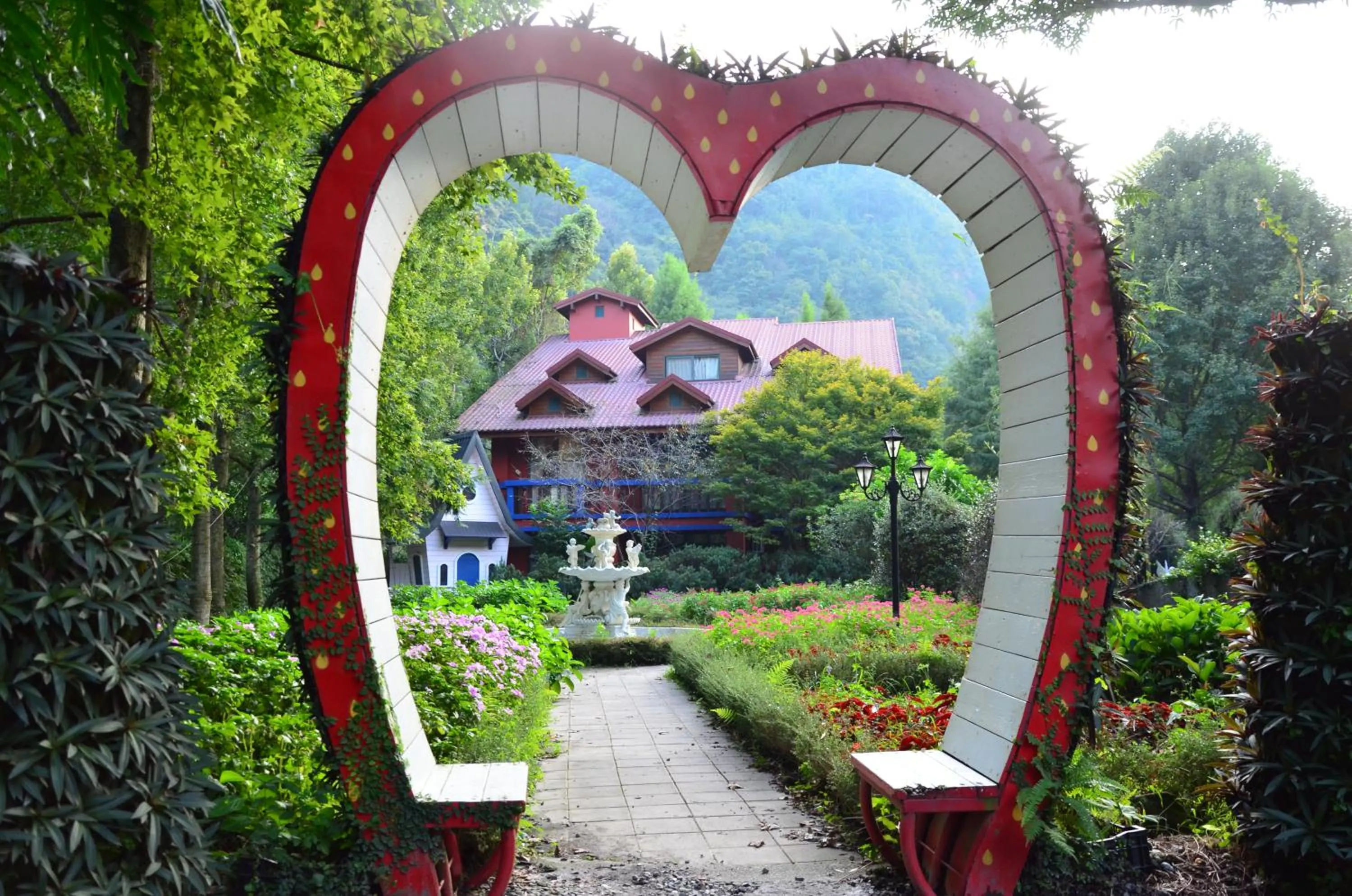 Tai-Yi Red Maple Resort