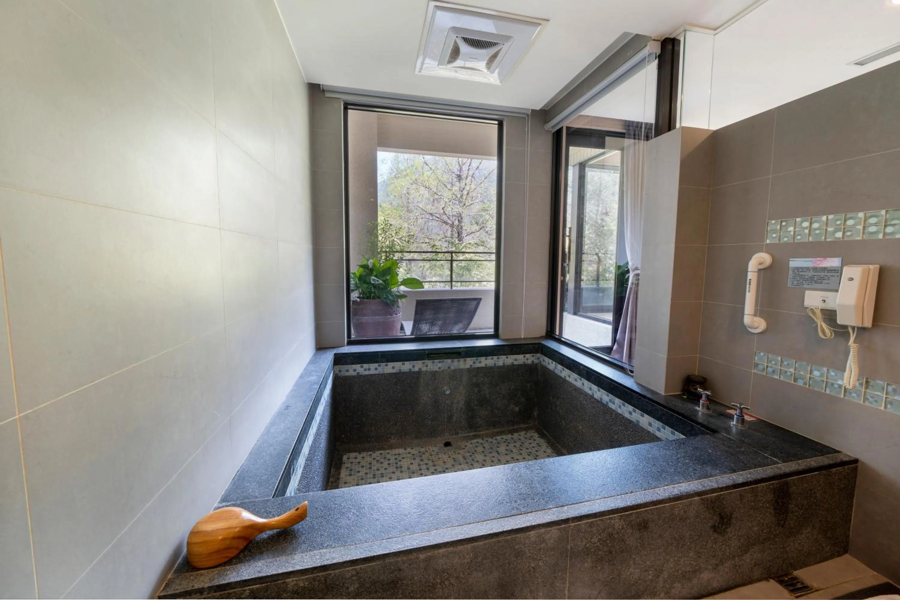 Tai-Yi Red Maple Resort