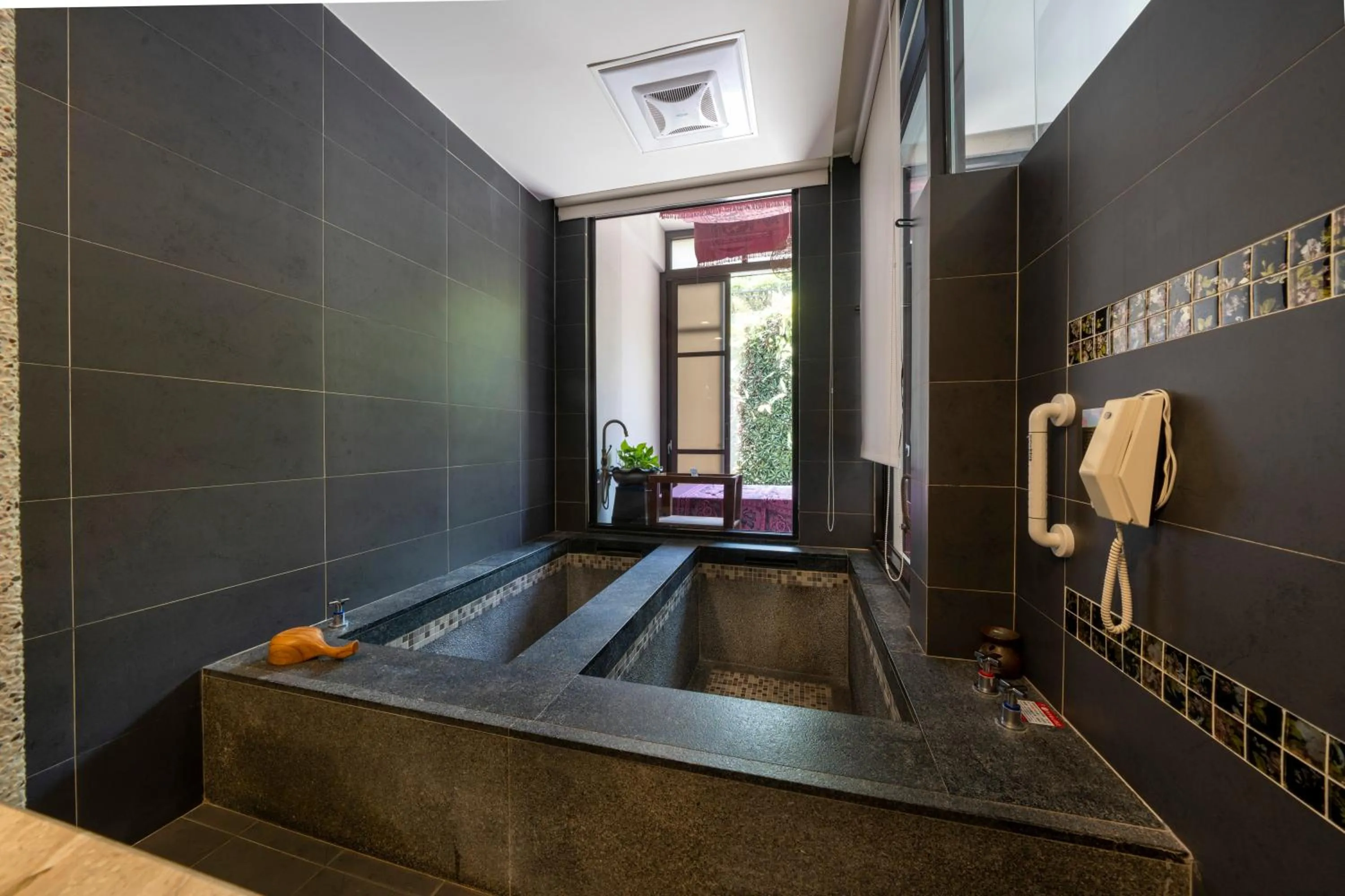 Tai-Yi Red Maple Resort