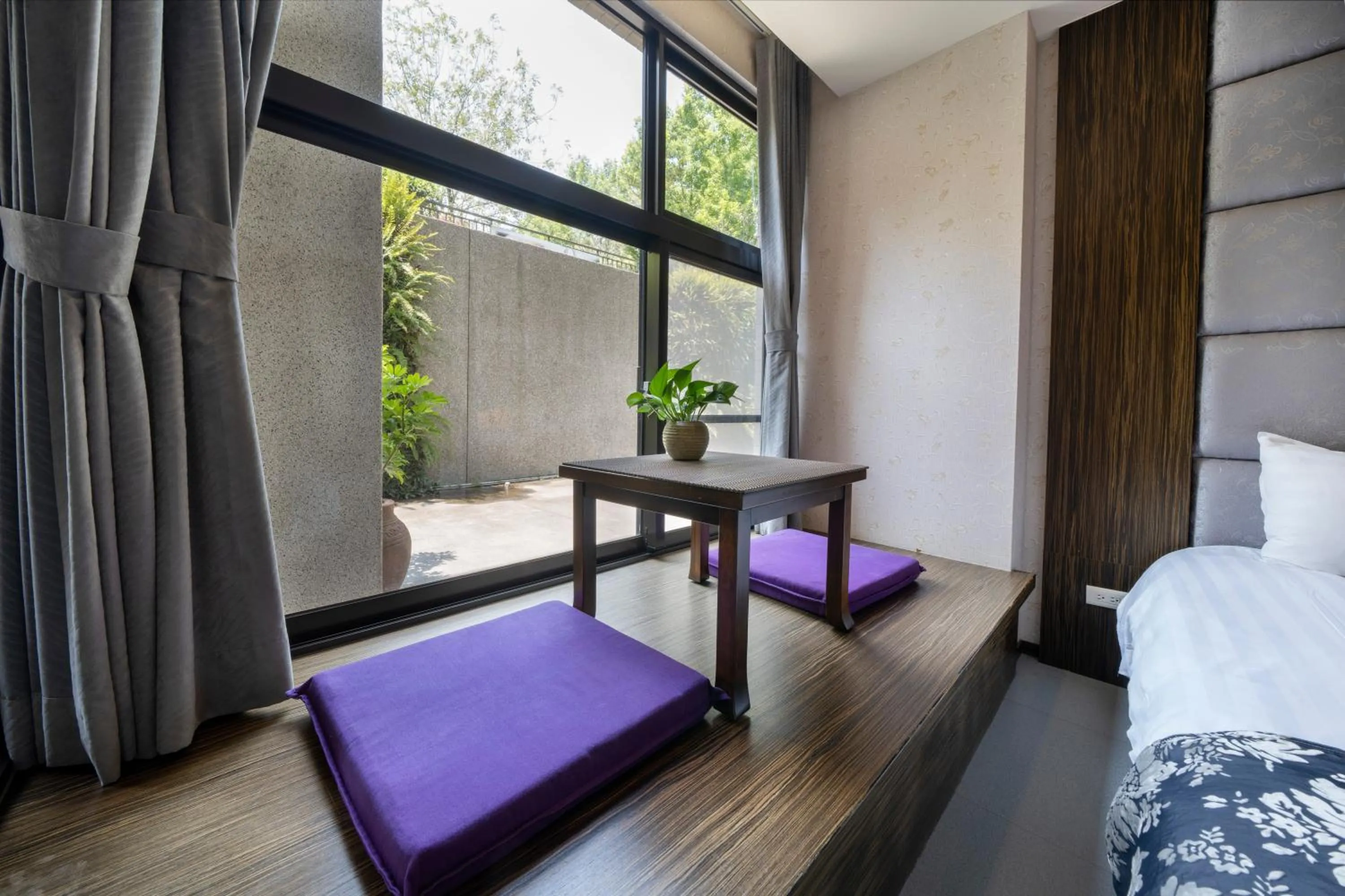 Bed in Tai-Yi Red Maple Resort