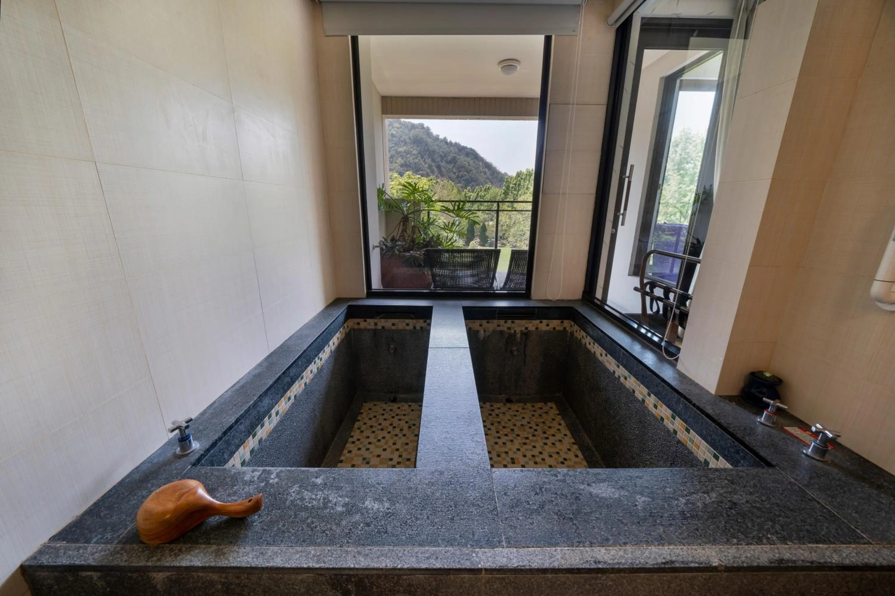 Tai-Yi Red Maple Resort