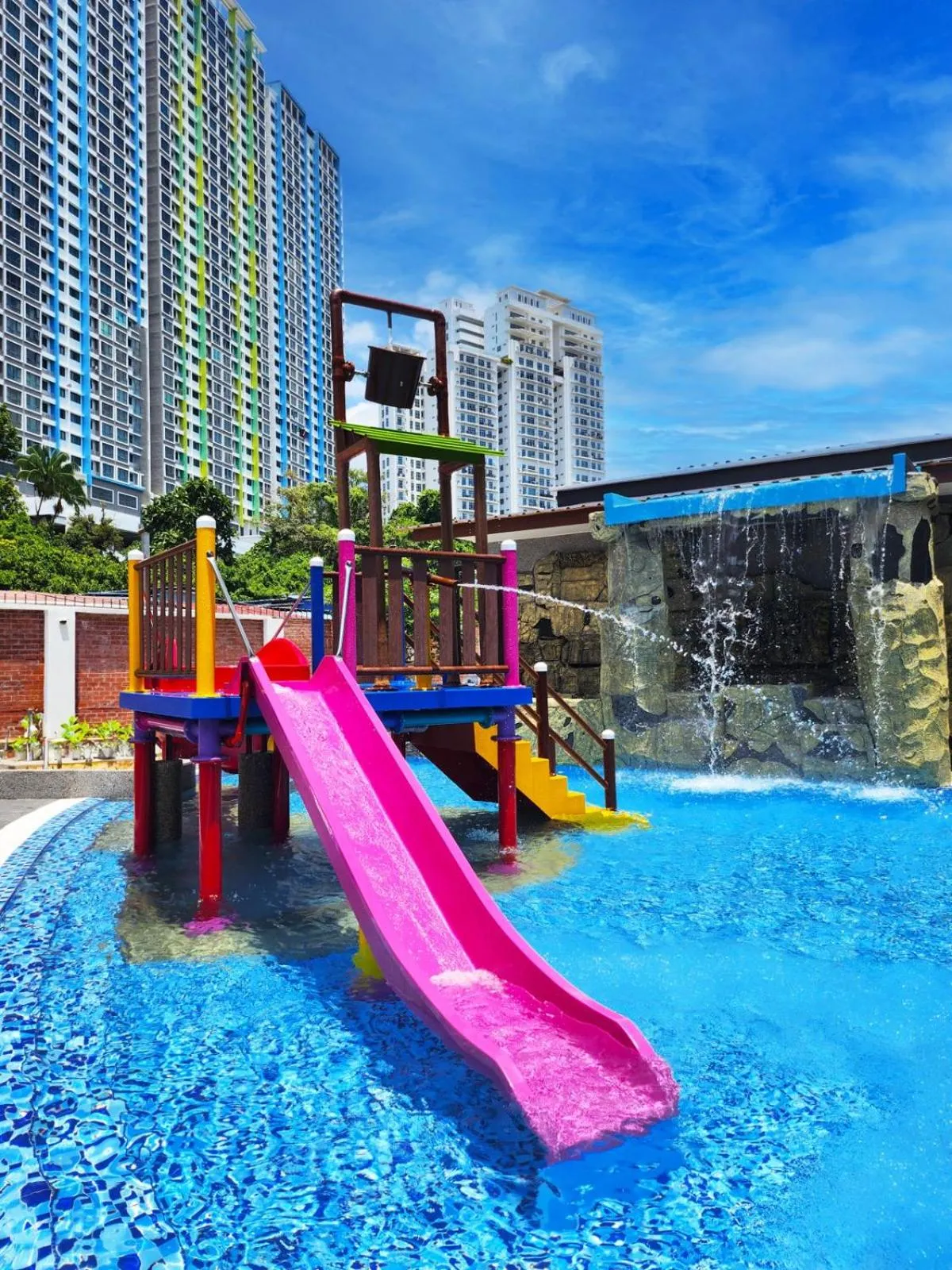 Swimming pool in Raia Inn Penang