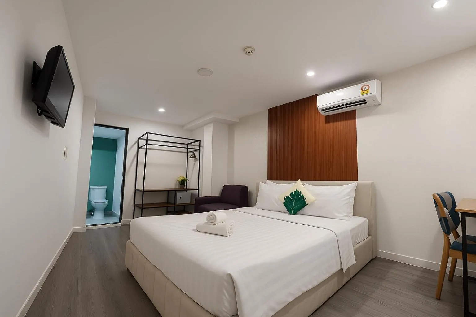 Bed in Vintage Park View Hotel & Spa - Hoang Phi