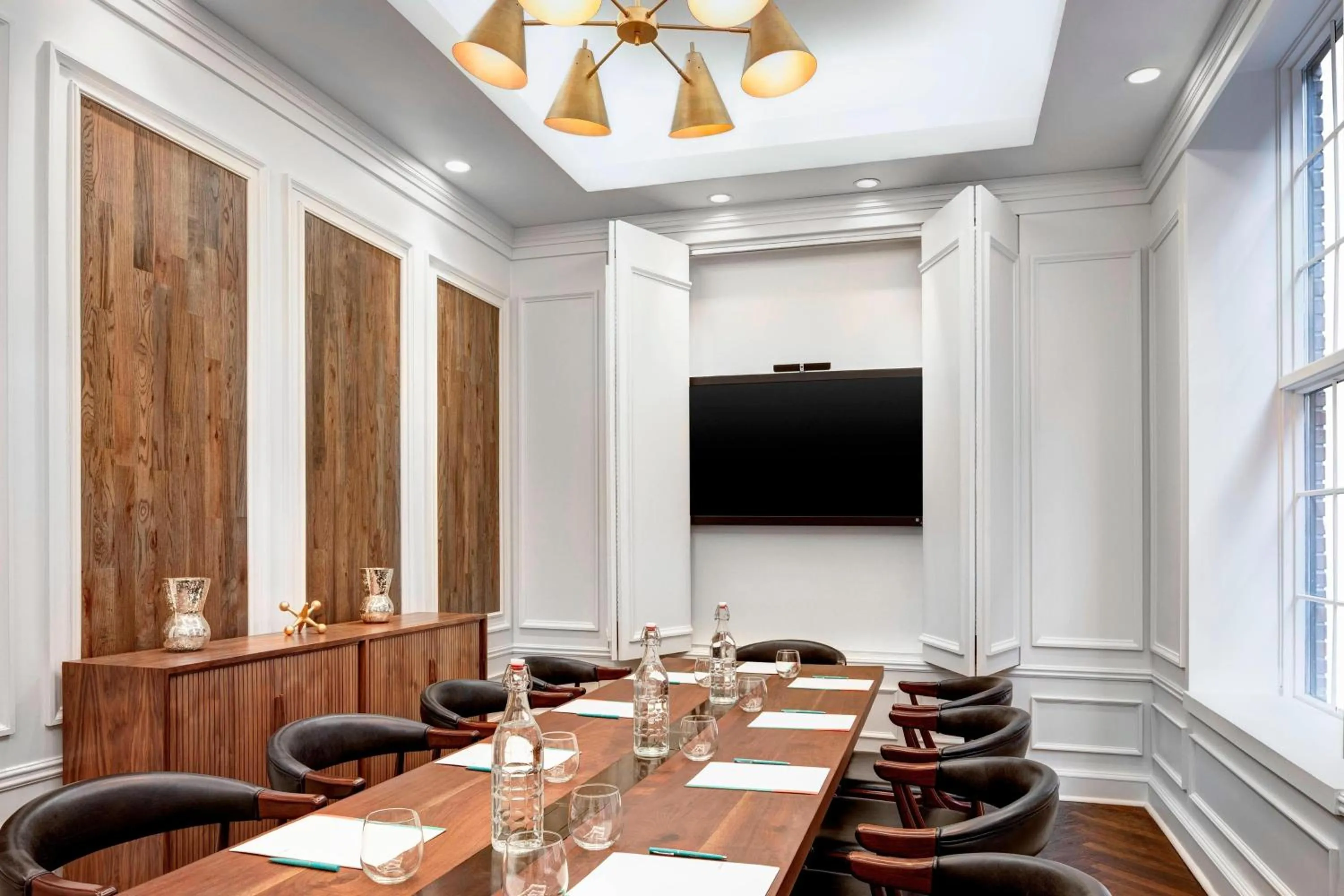 Restaurant/places to eat in Le Meridien Indianapolis