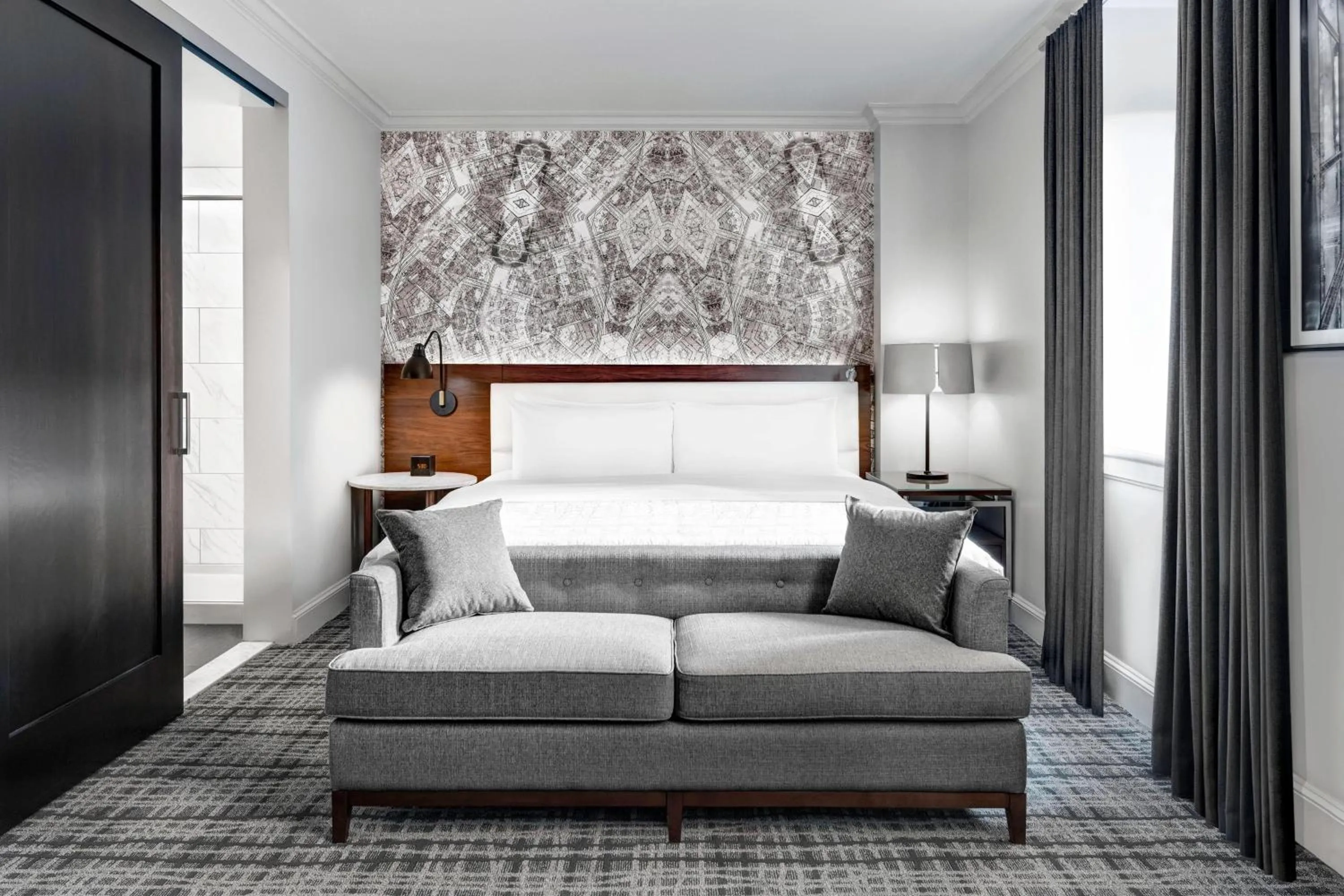 Photo of the whole room, Bed in Le Meridien Indianapolis