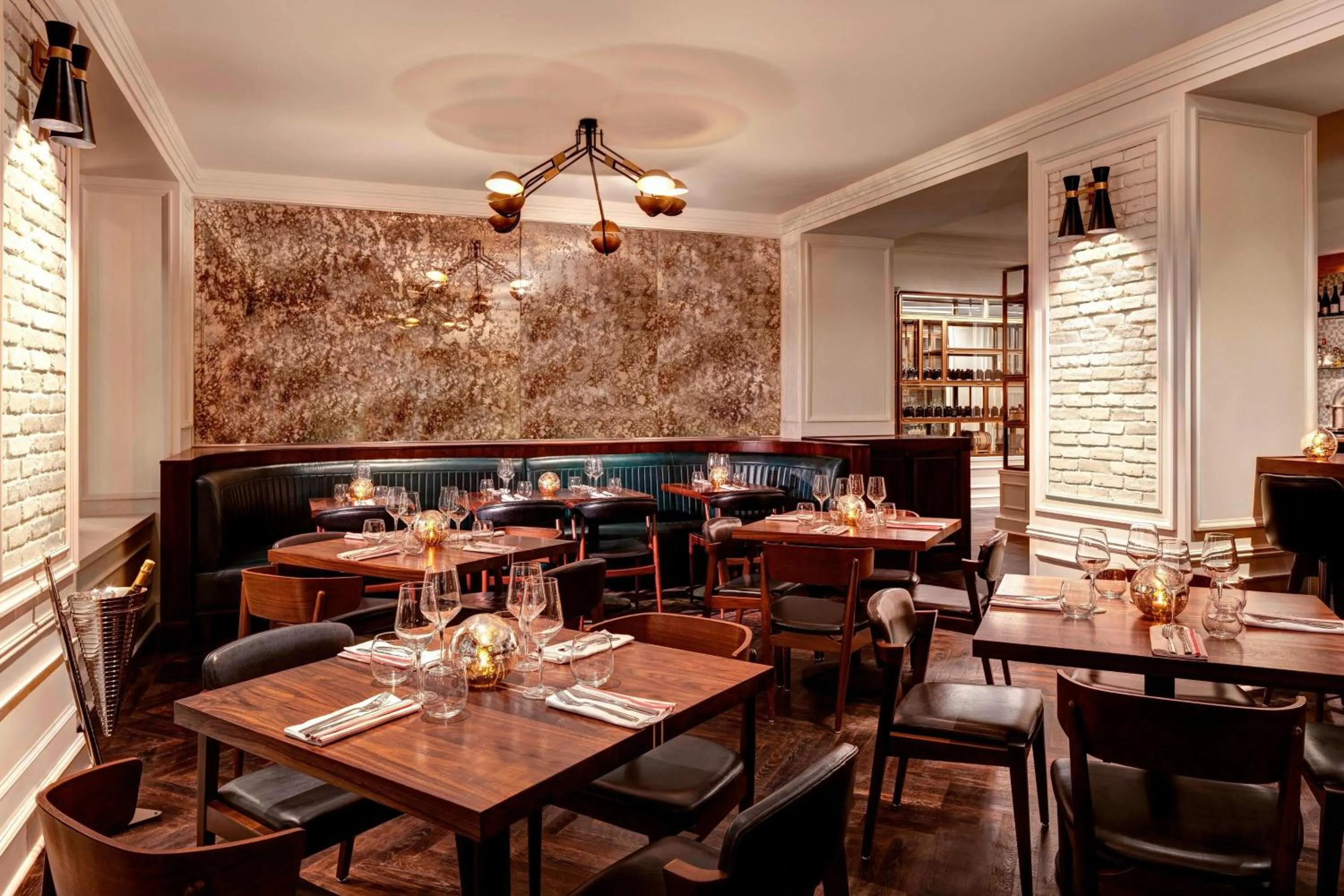 Restaurant/places to eat in Le Meridien Indianapolis