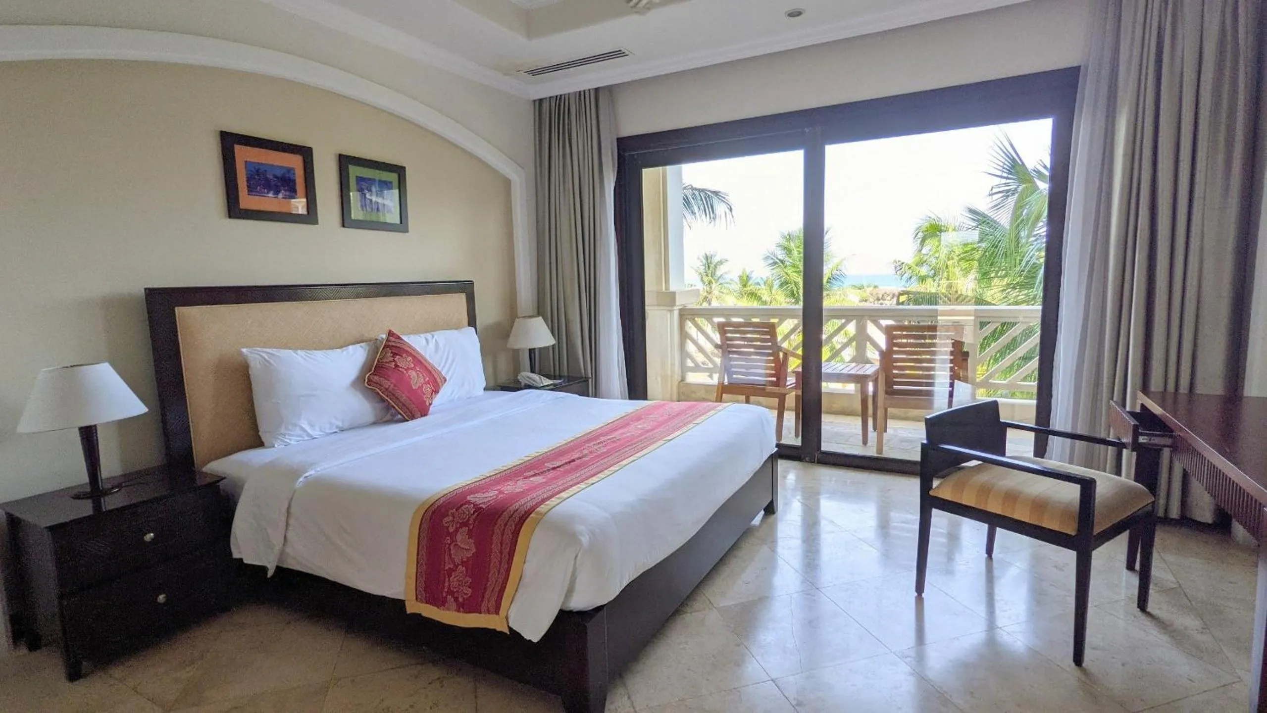 Bed in Olalani Resort & Condotel