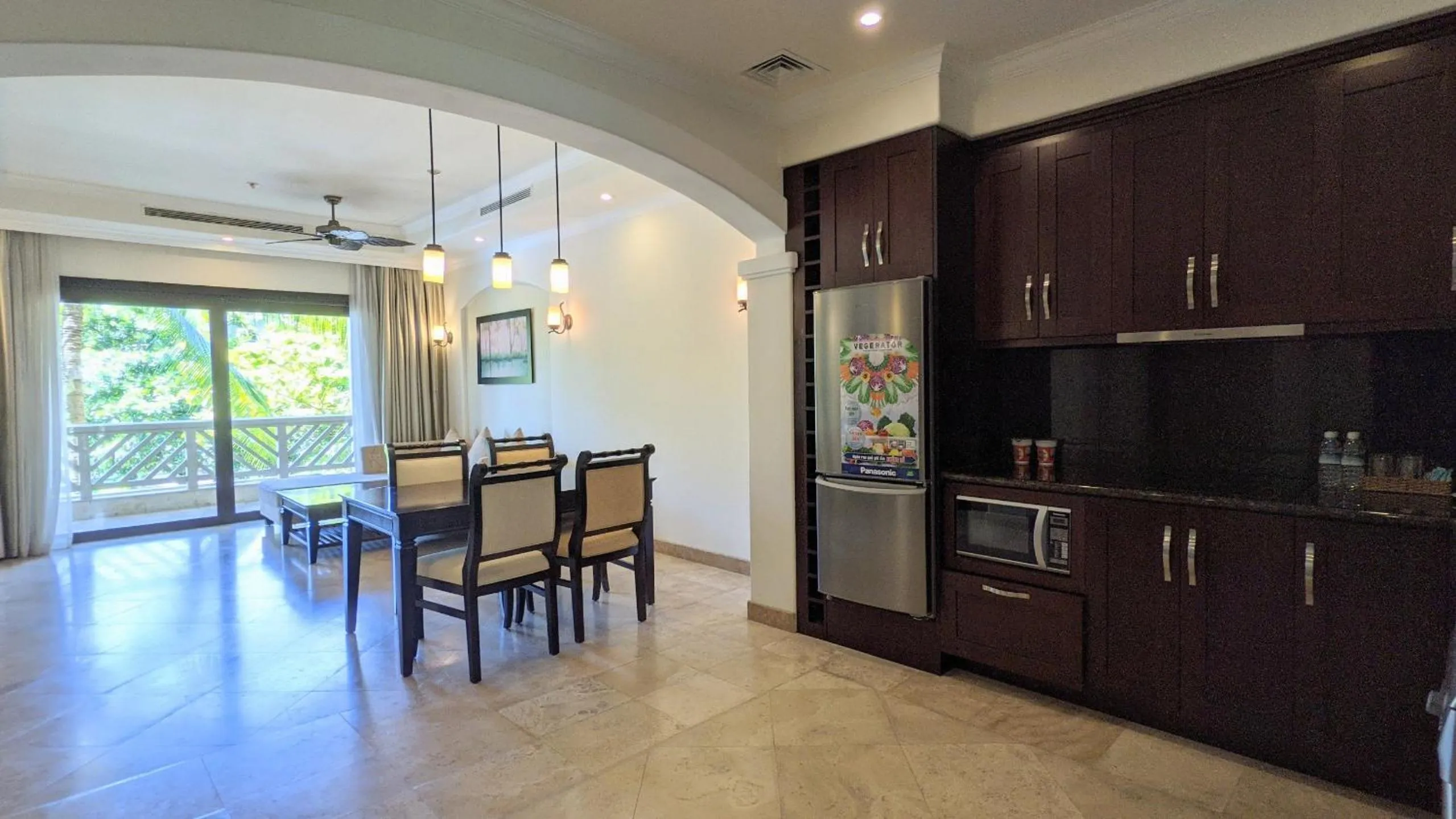 Dining area in Olalani Resort & Condotel