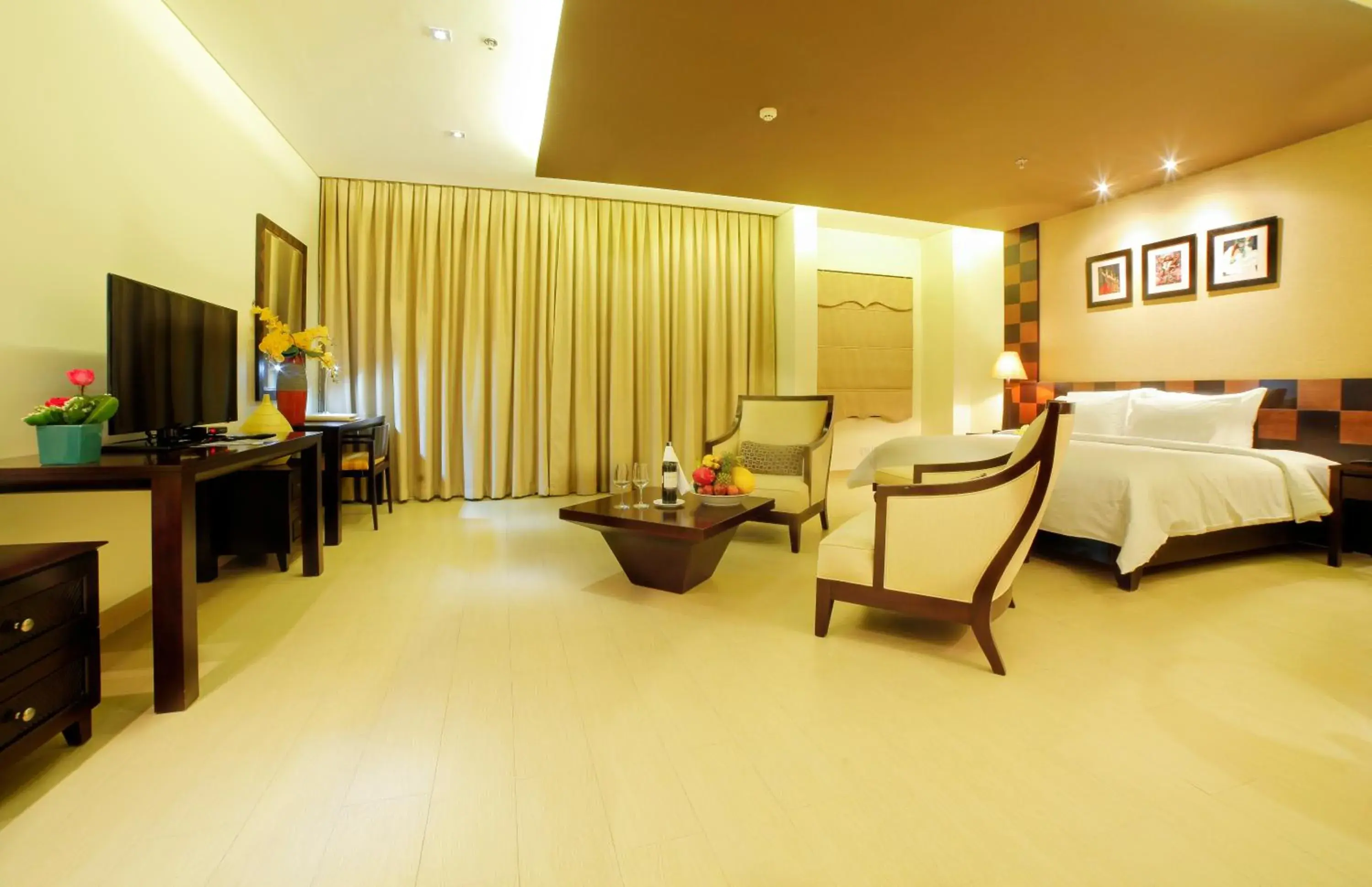 King Suite in Olalani Resort & Condotel King Suite in Olalani Resort & Condotel