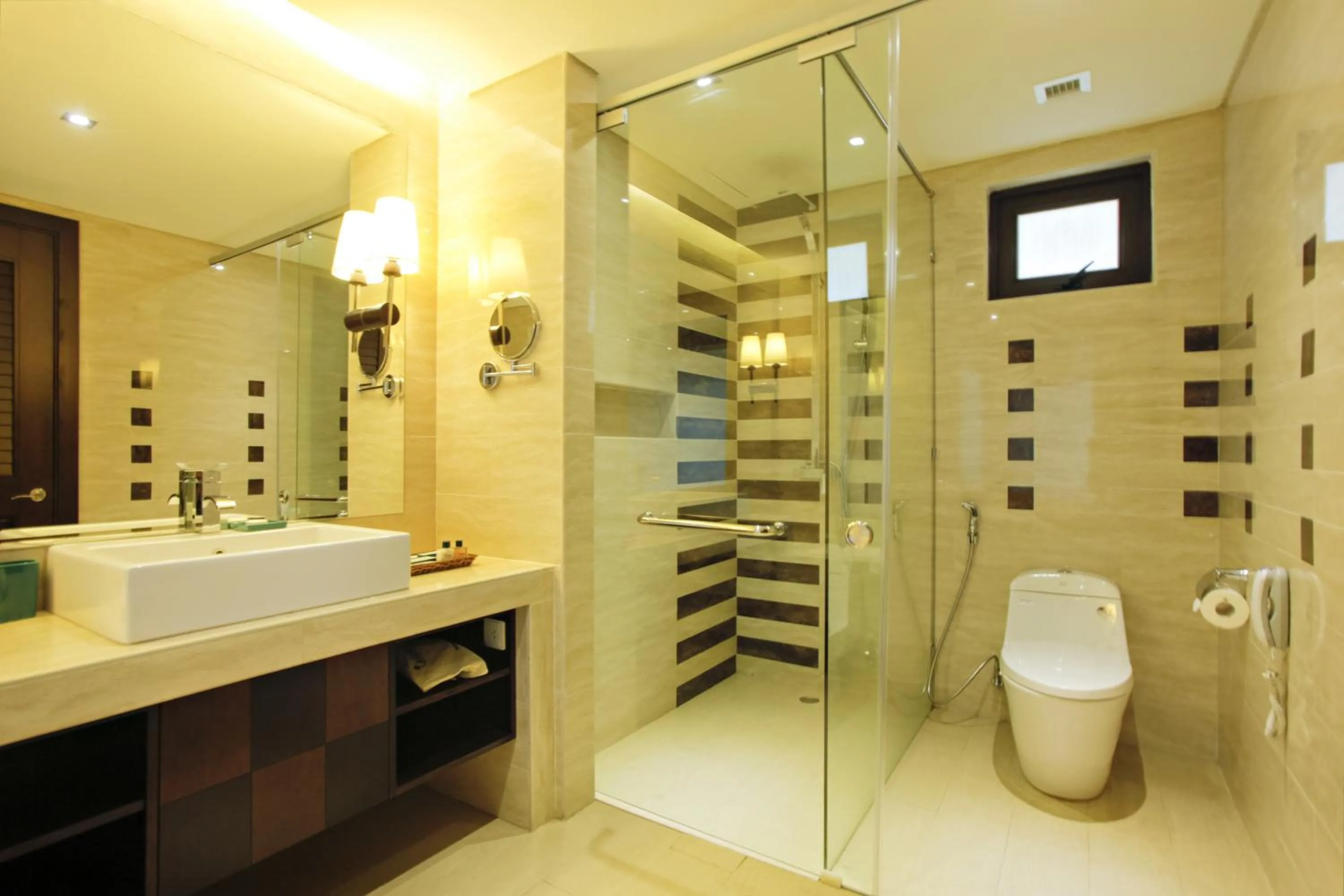 Shower in Olalani Resort & Condotel